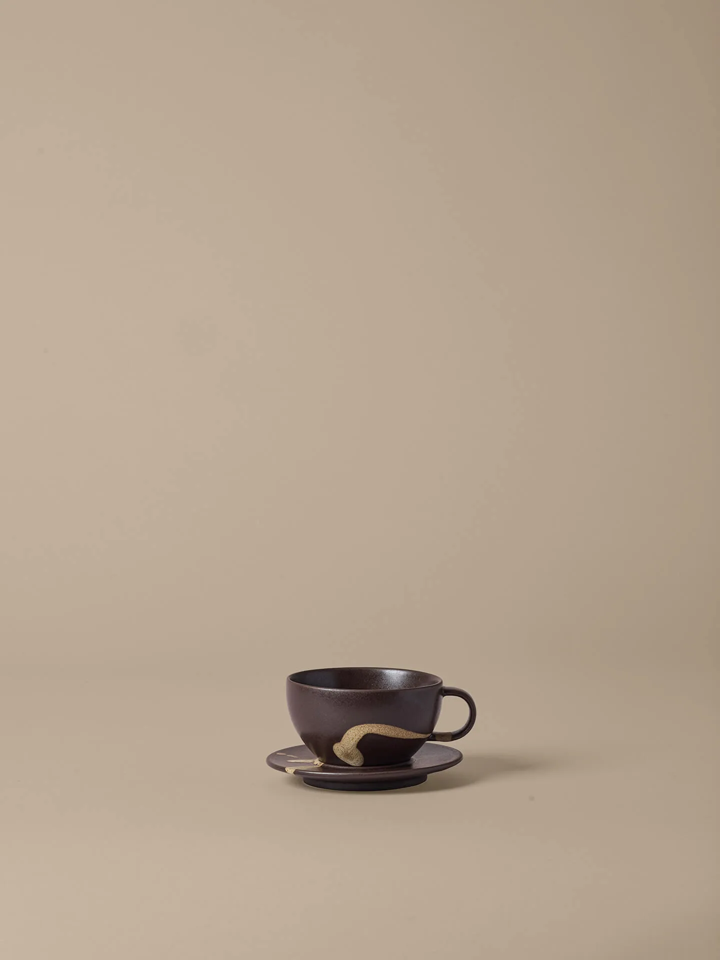 Koyo cup with saucer 36 cl, Dark brown-buff Ferm Living