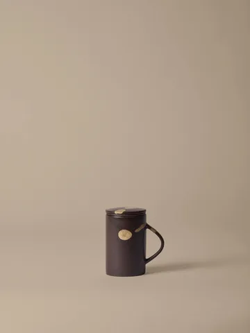 Koyo tea mug with infuser 40 cl - Dark brown-buff - Ferm Living
