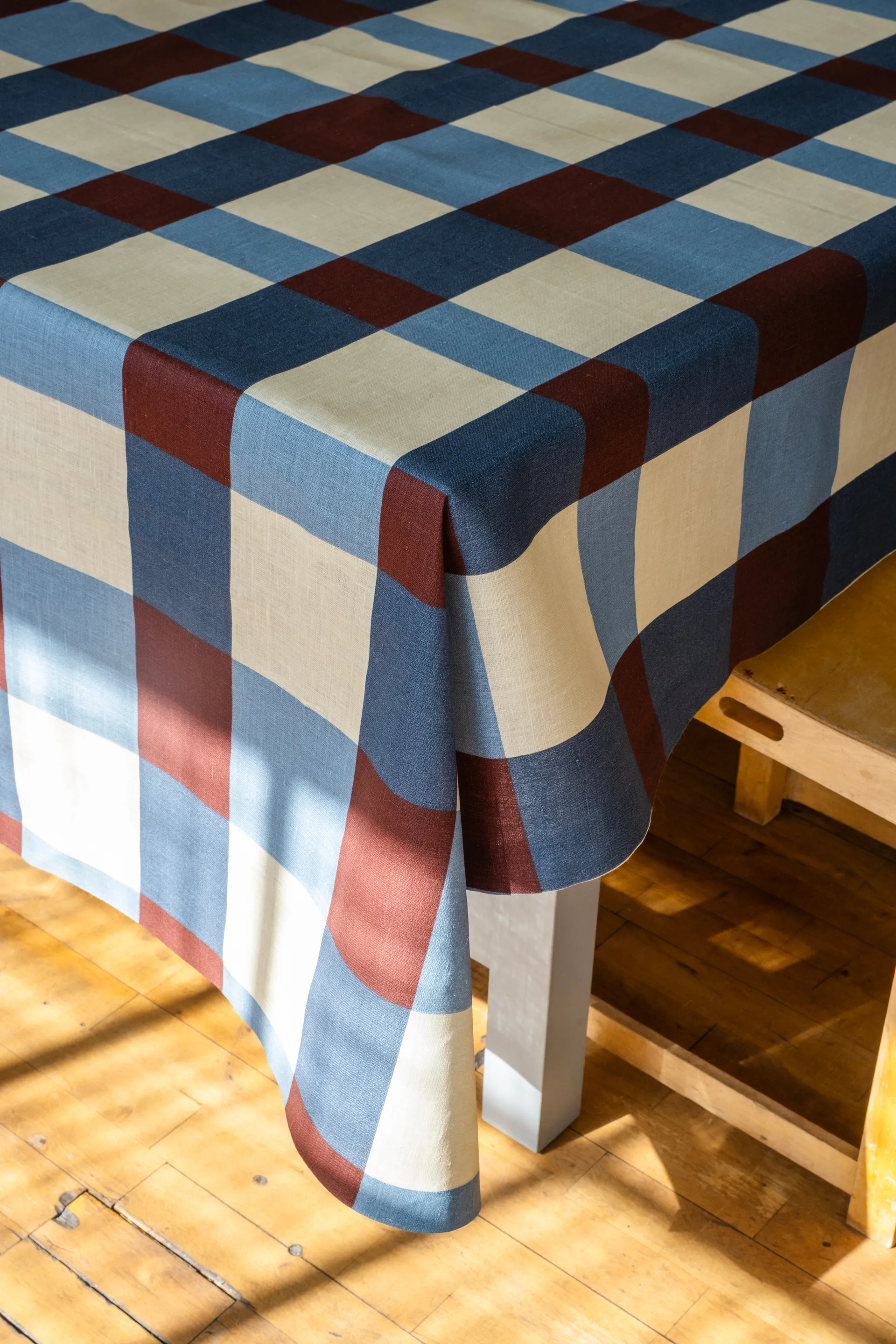 Fält tablecloth 149x250 cm, Plum Fine Little Day