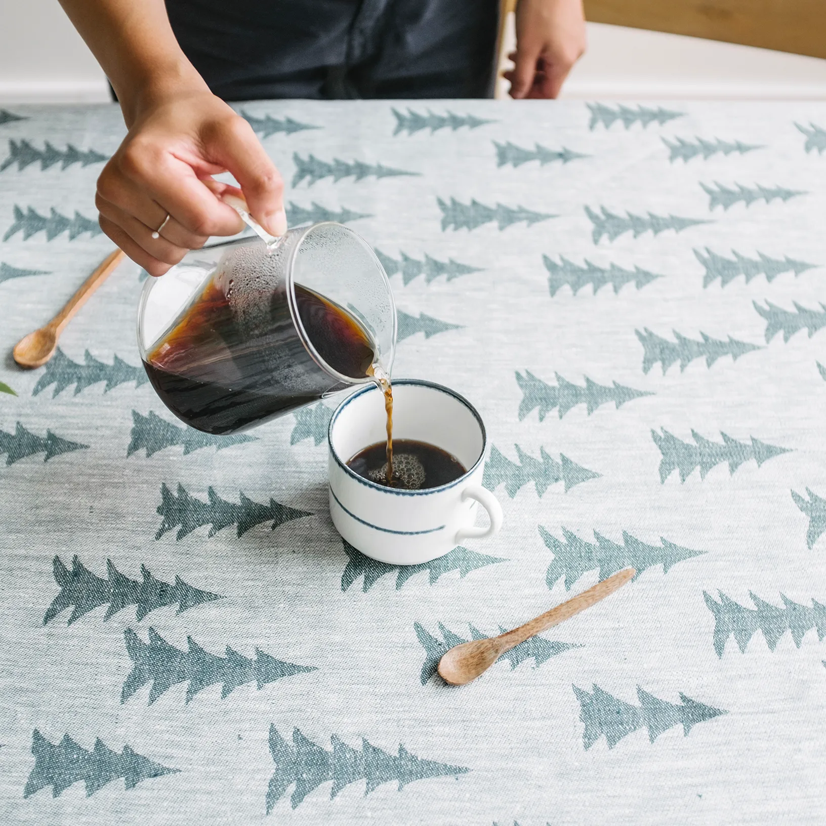 Gran jacquard-woven table cloth 147x250 cm, green-grey Fine Little Day