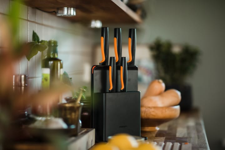 Functional Form plastic knife block with 5 knives, 6 pieces Fiskars