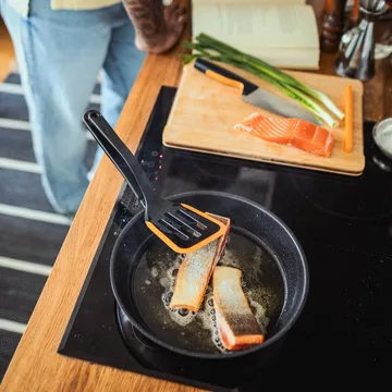 Functional Form spatula - Black-orange, 36.2 cm - Fiskars