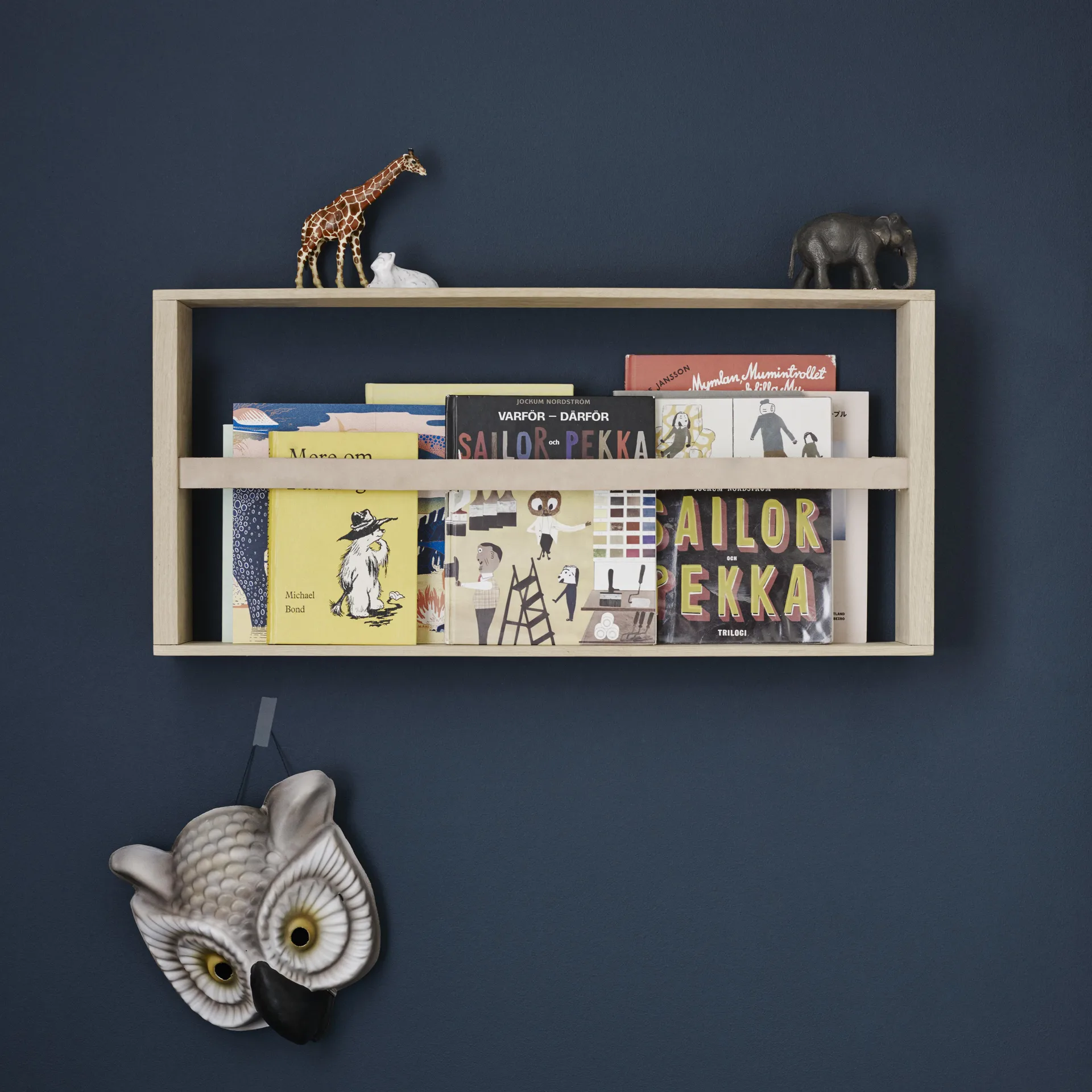 Norr magazine holder, oak Fritz Hansen