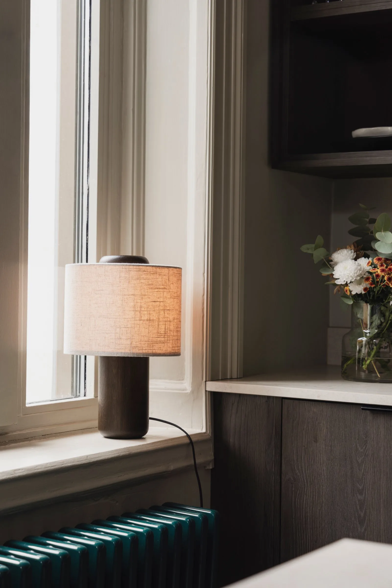 Bosco table lamp, Brown stained oak Globen Lighting