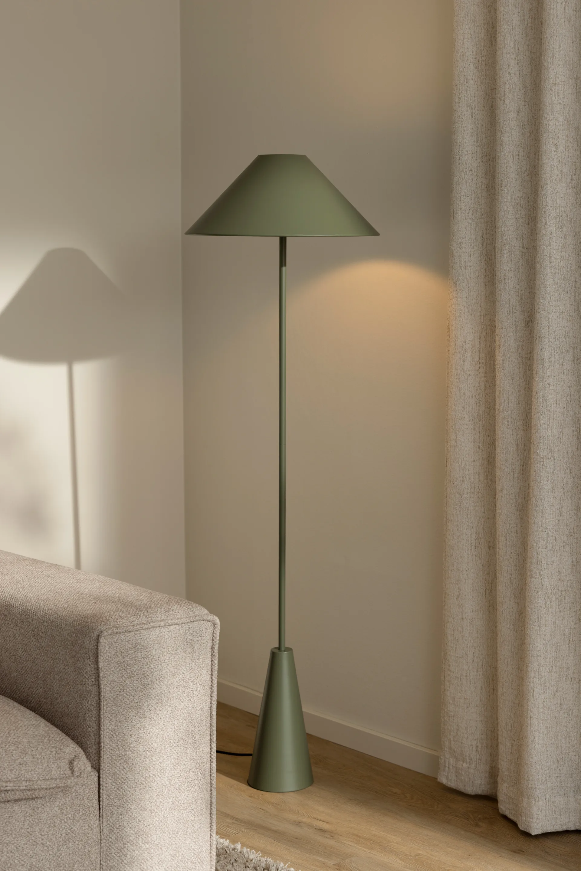 Cannes floor lamp 140 cm, Moss green Globen Lighting