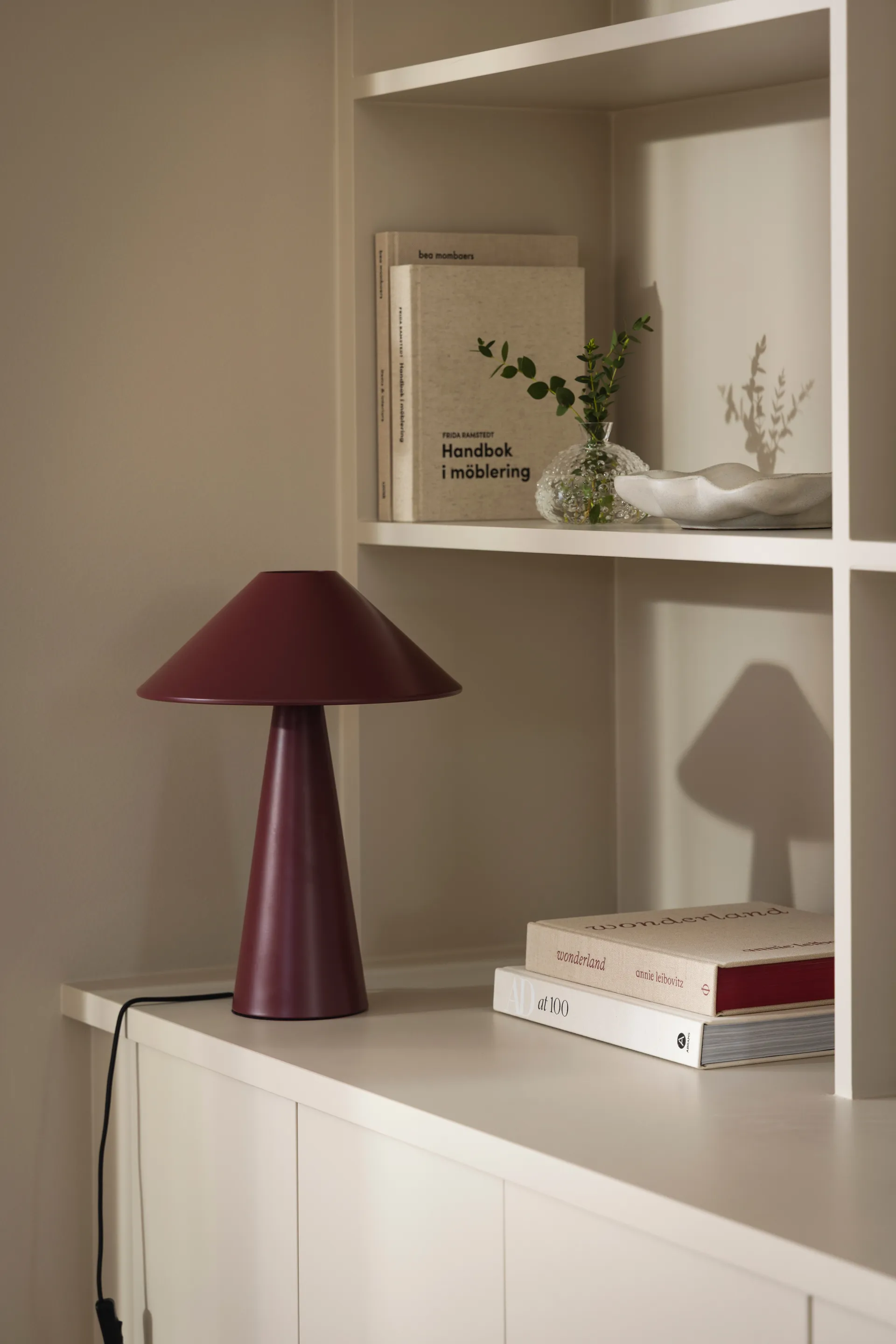 Cannes table lamp, Burgundy Globen Lighting