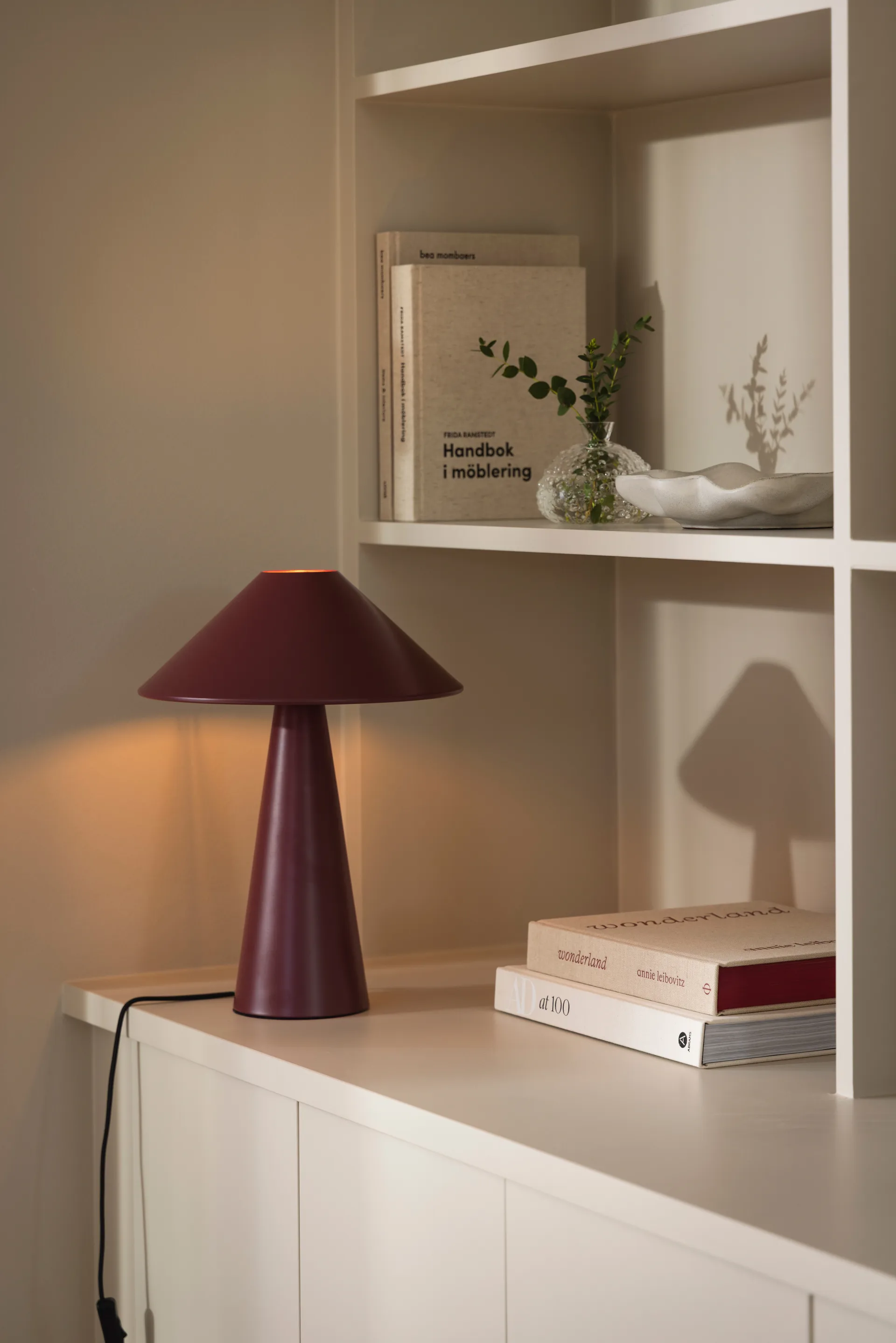 Cannes table lamp, Burgundy Globen Lighting