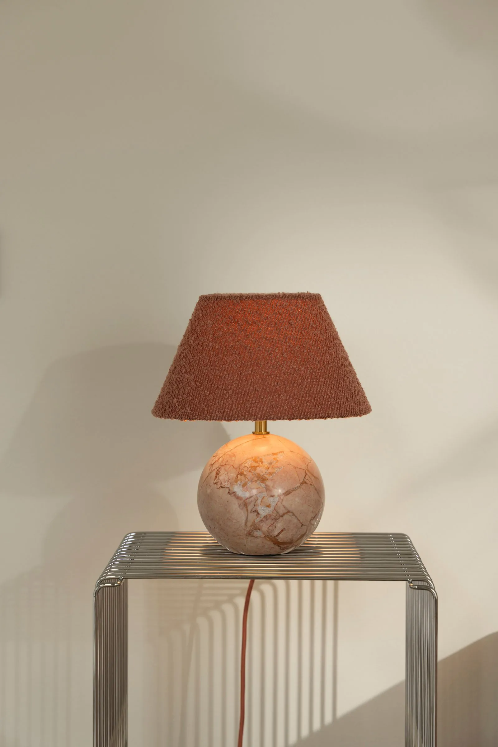 Castello 24 table lamp, Dim pink marble Globen Lighting