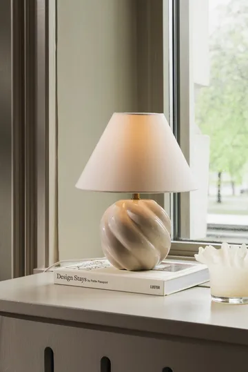 Dahlia table lamp - Beige - Globen Lighting