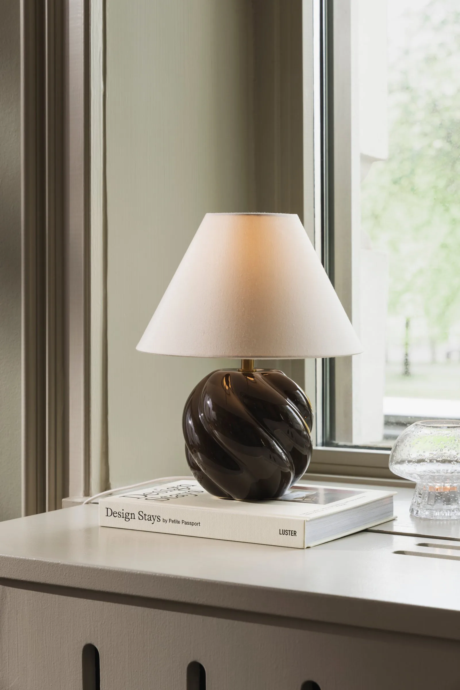 Dahlia table lamp, Mocha Globen Lighting