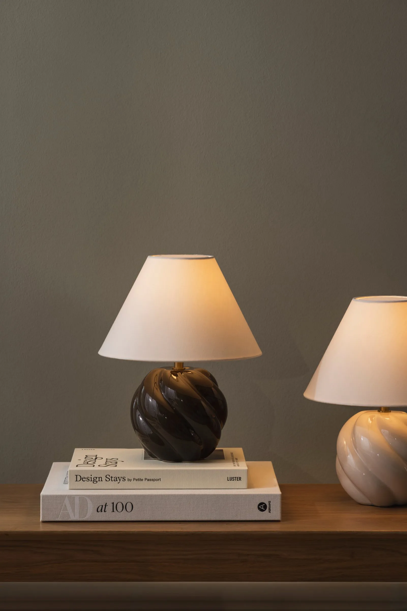Dahlia table lamp, Mocha Globen Lighting