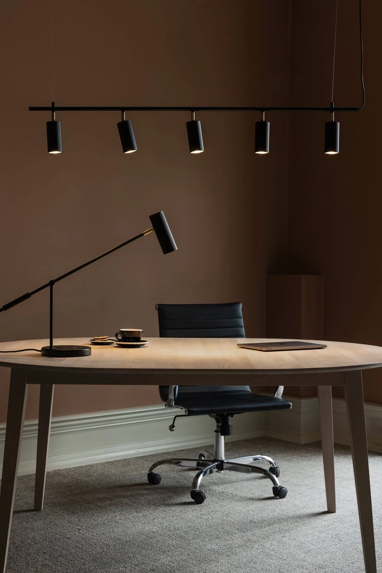 Hubble 5 Long ceiling light, Black Globen Lighting