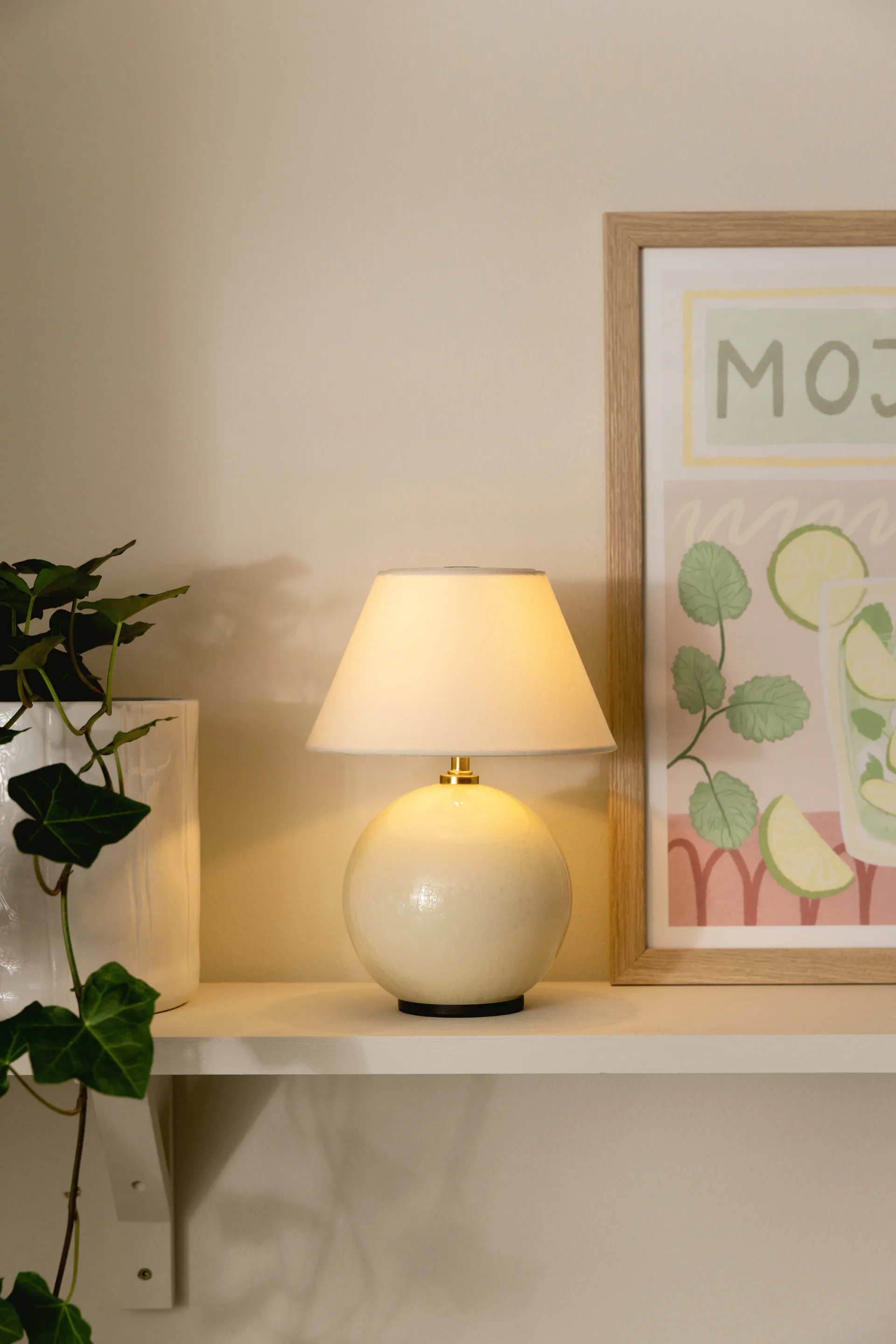 Iris 16 portable table lamp, Cream Globen Lighting