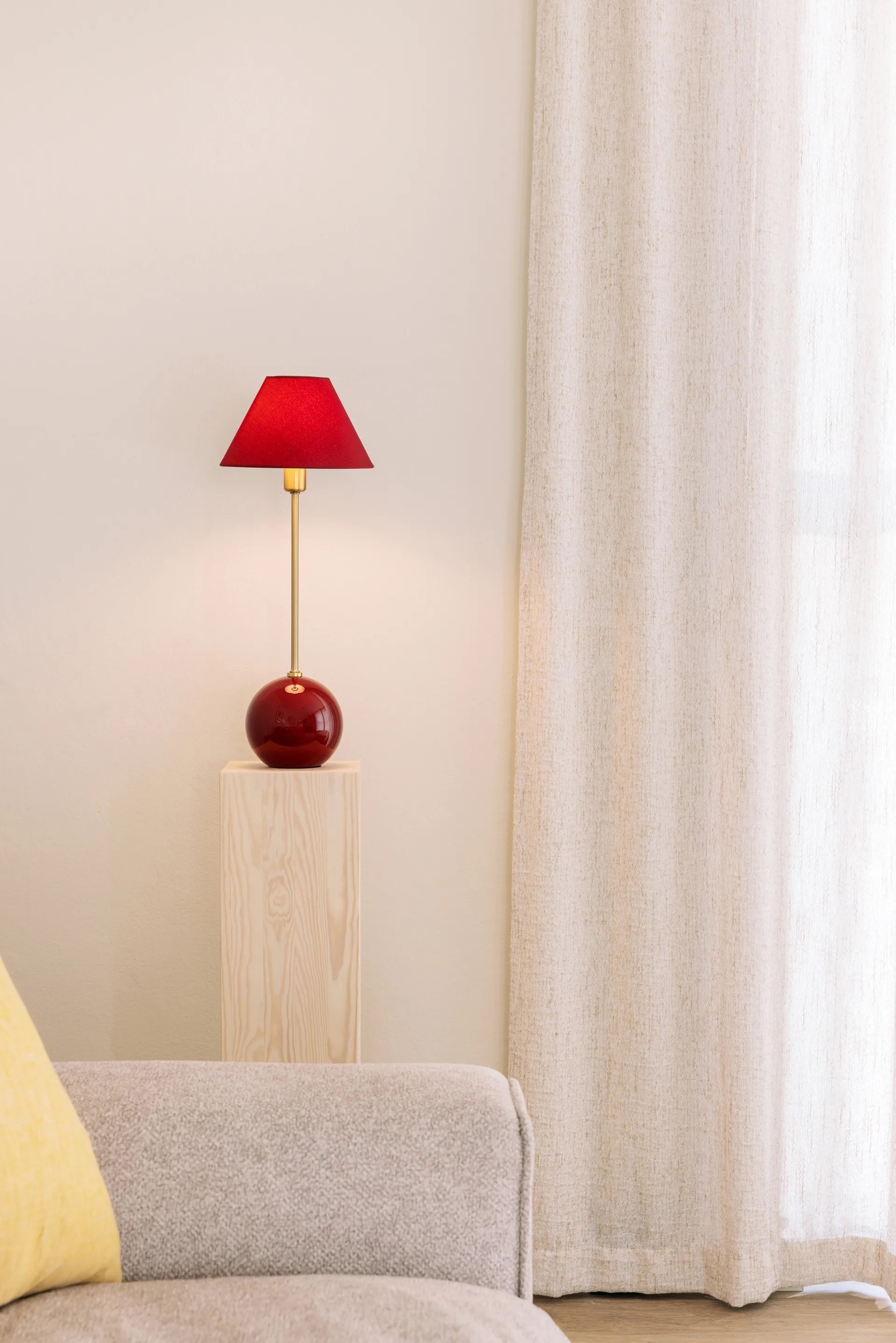 Iris 20 table lamp, Burgundy Globen Lighting