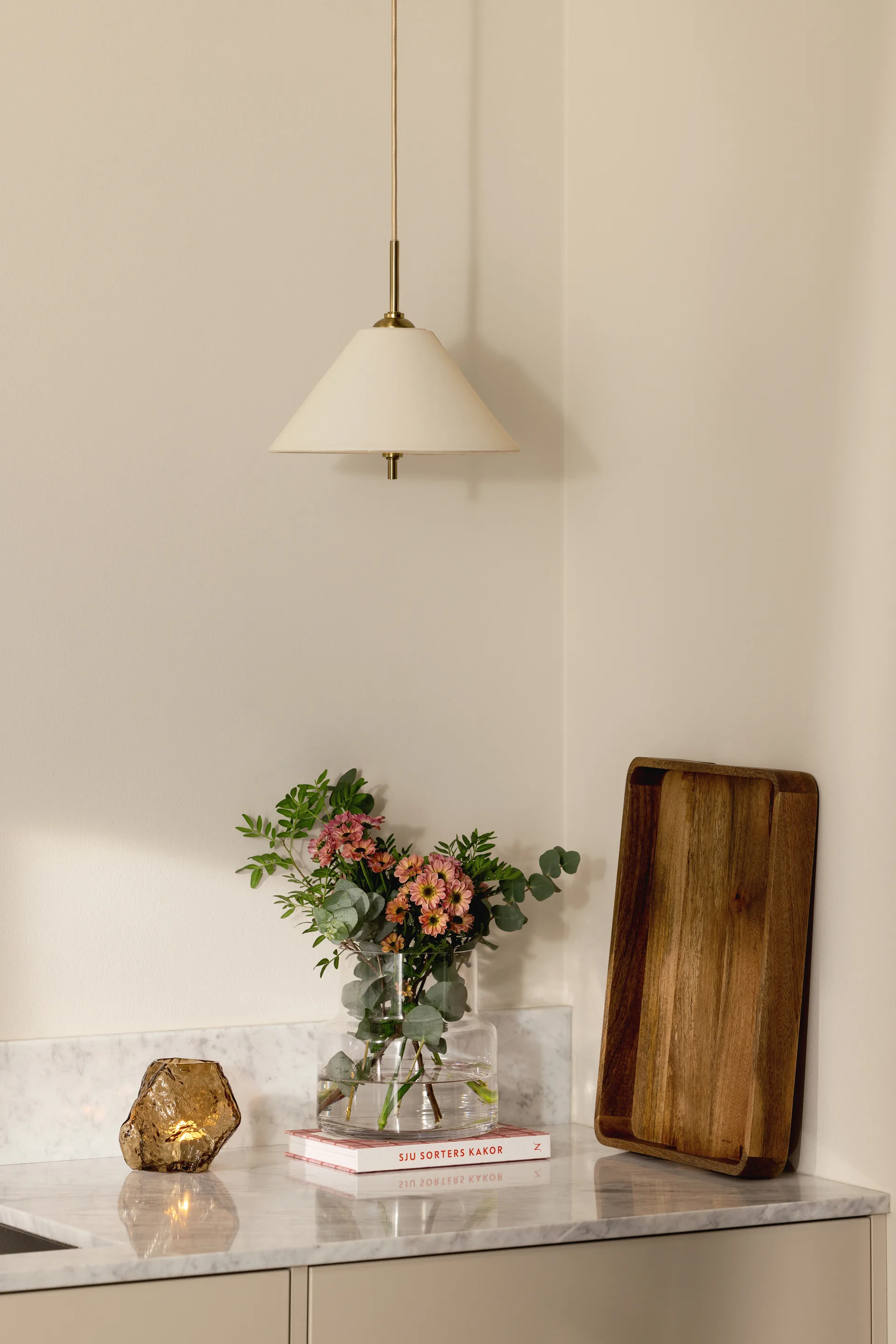 Iris pendant 25, Cream Globen Lighting