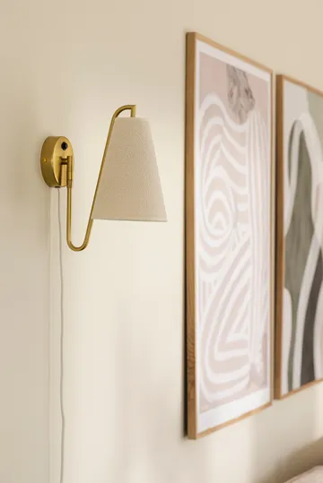 Lou wall lamp - Bouclé white-brushed brass - Globen Lighting