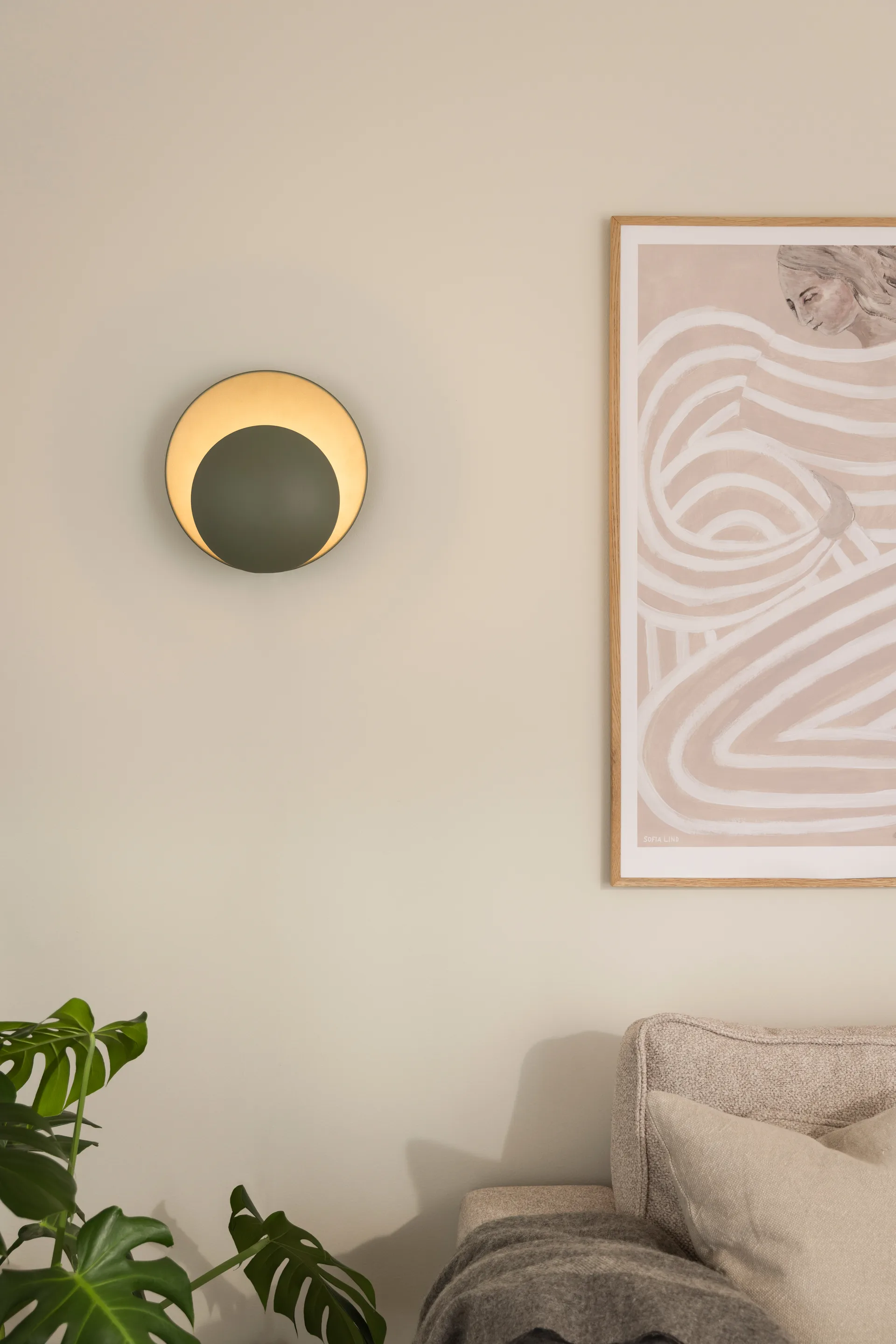 Orbit wall lamp, Moss green Globen Lighting