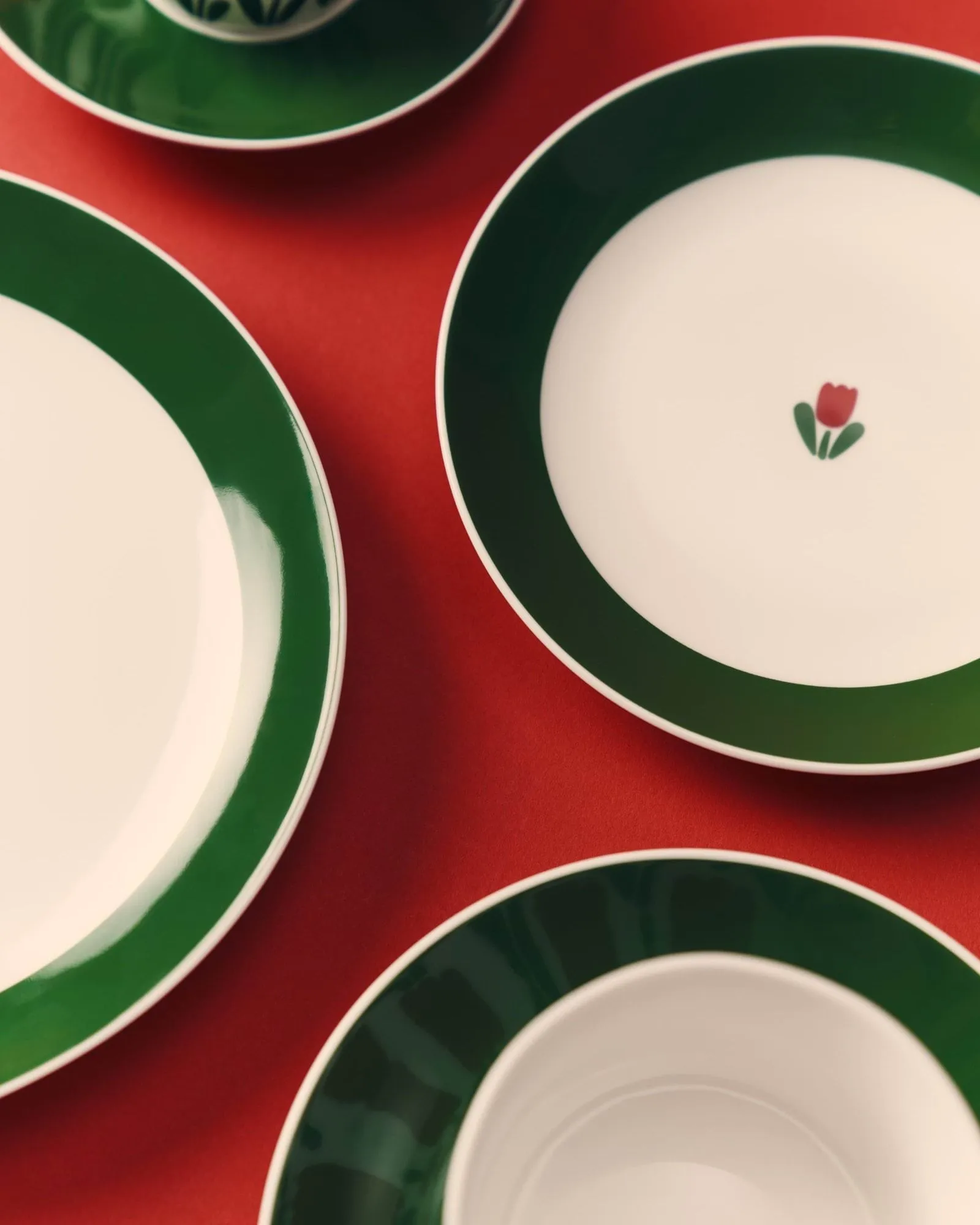 JULIANA plate, Red, without rim, Ø18 cm Gustafsbergs Porslinsfabrik