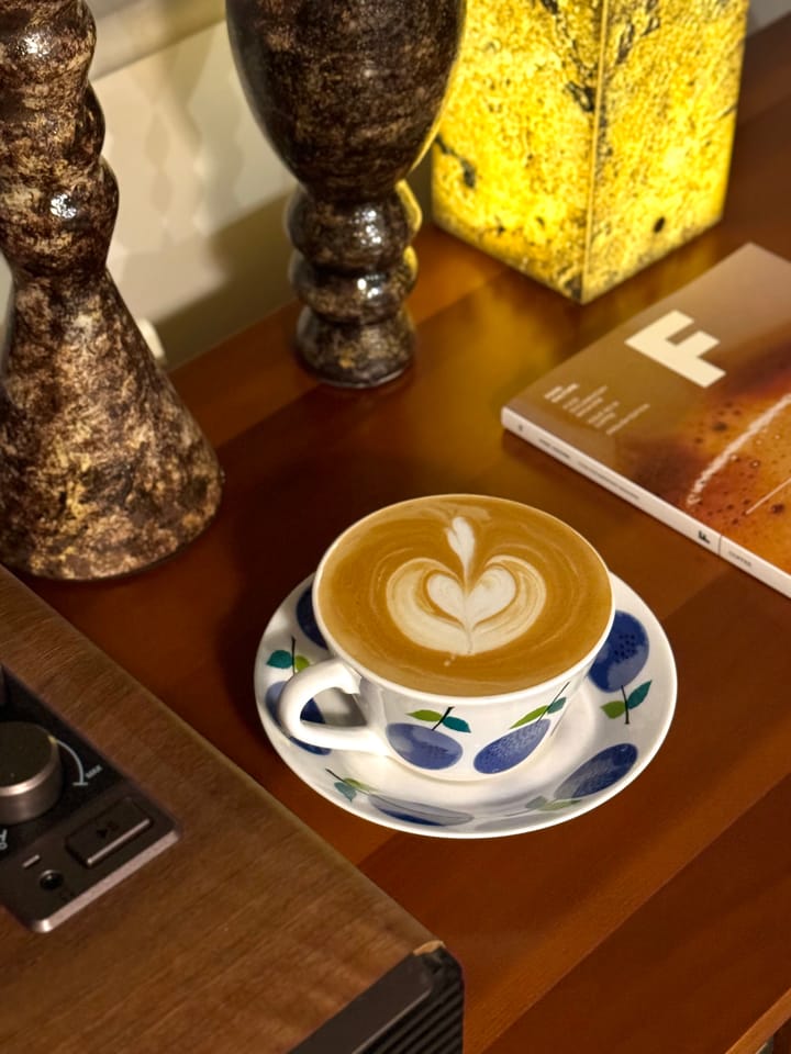 Prunus teacup with saucer Ø15,3 cm, 25 cl Gustavsbergs Porslinsfabrik