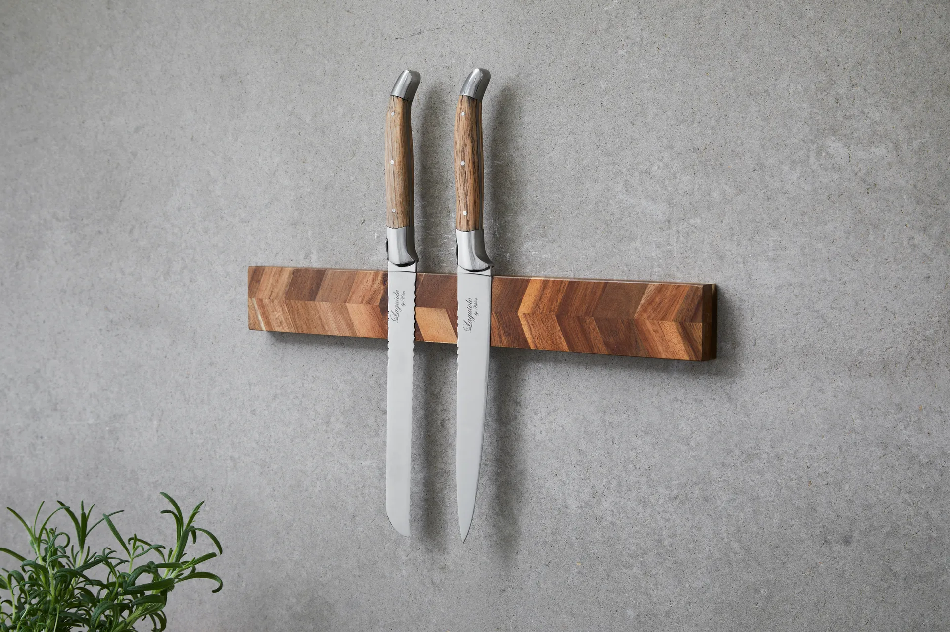 Laguiole by Hâws magnetic knife rack 40x5x2 cm, Acacia wood Herringbone style Hâws