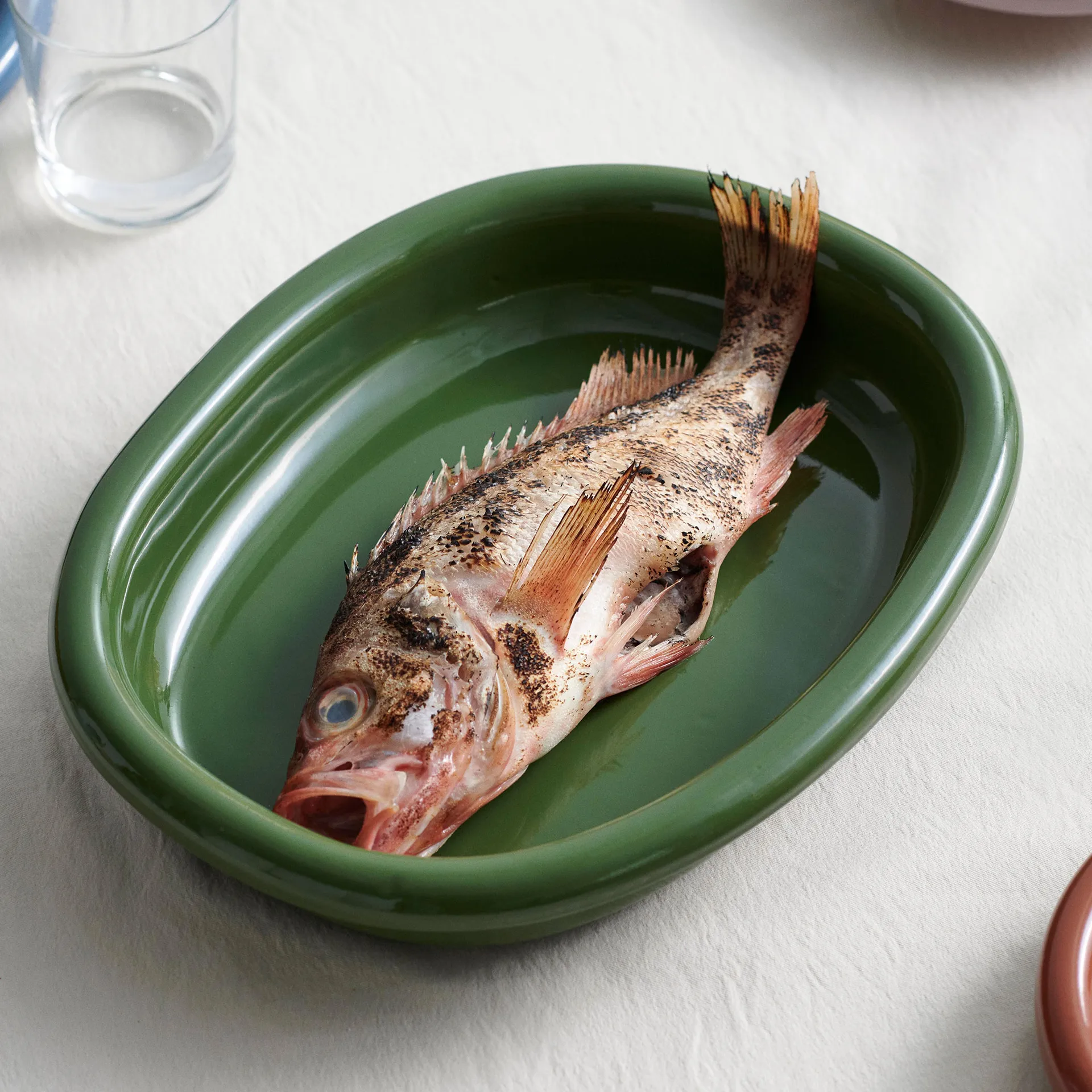 Barro oval serving plate, Green, large 27x36 cm HAY