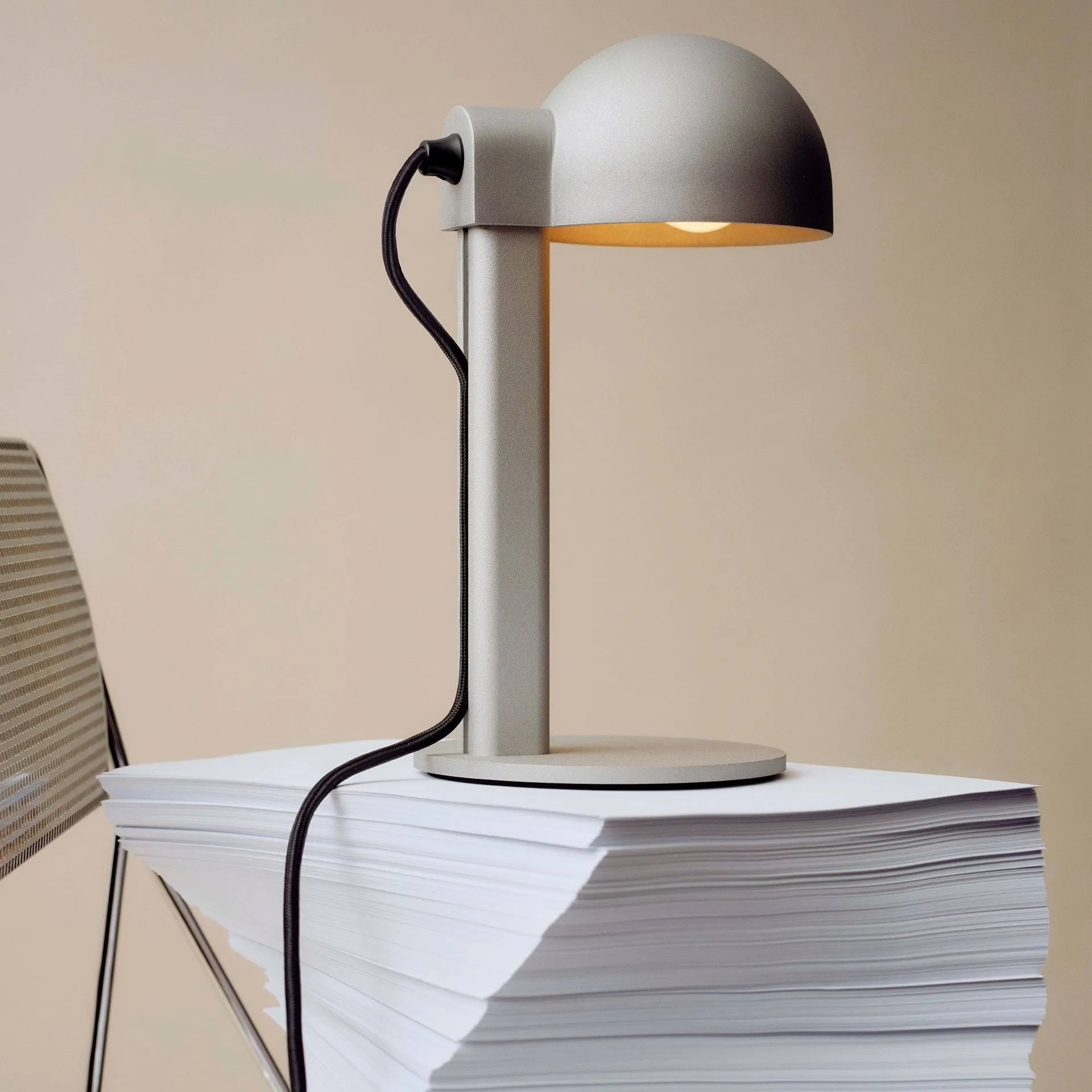 Posto table lamp, Silver grey HAY