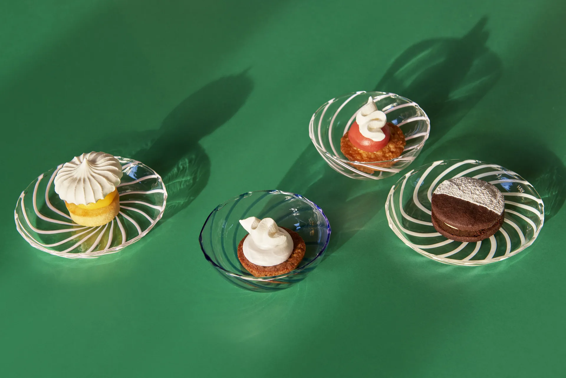 Spin saucer Ø11 cm 2-pack, Clear-white rand HAY