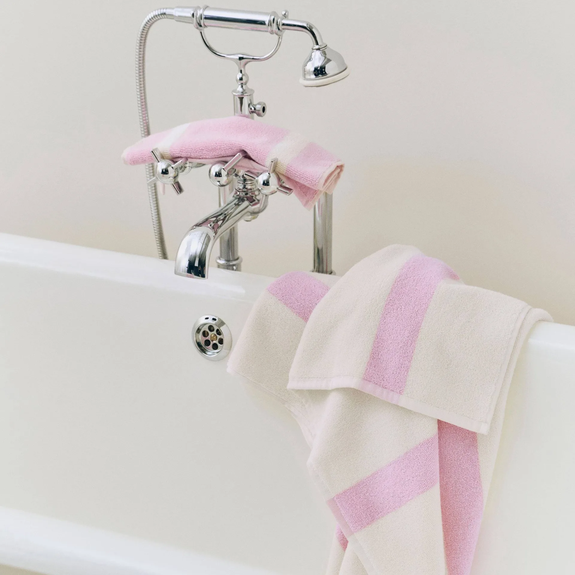 Stripe towel, Cool pink, 70x140 cm HAY
