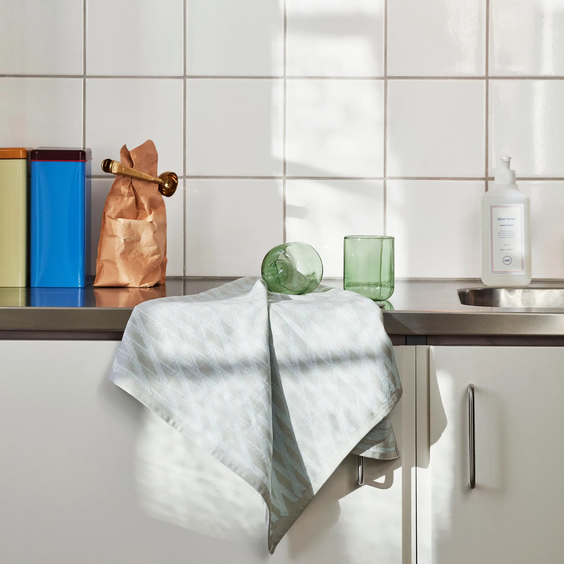 Tin by Sowden tin, Yellow HAY