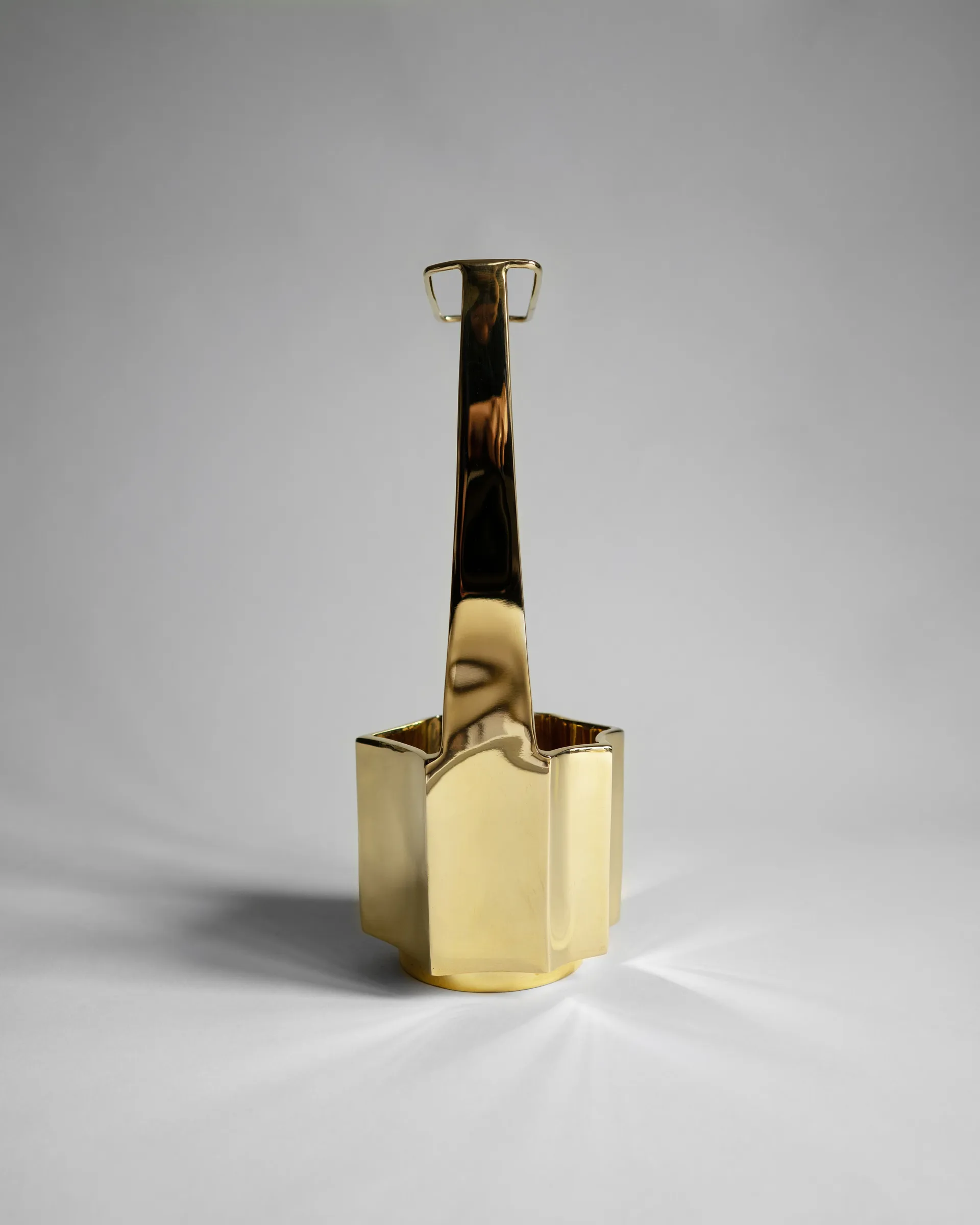 Ikebana vase 30 cm, Brass Hein Studio