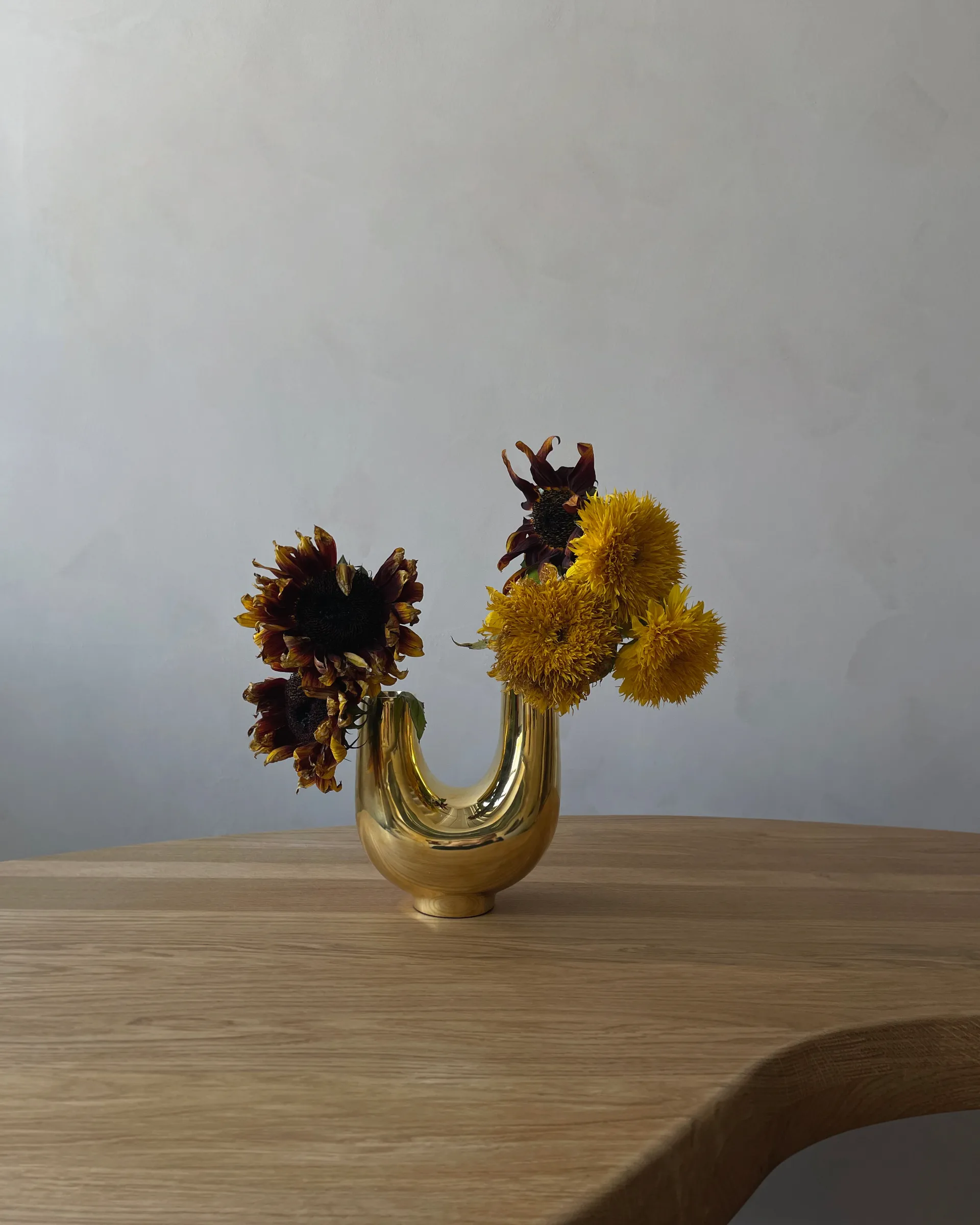 Kazumi vase, Brass Hein Studio