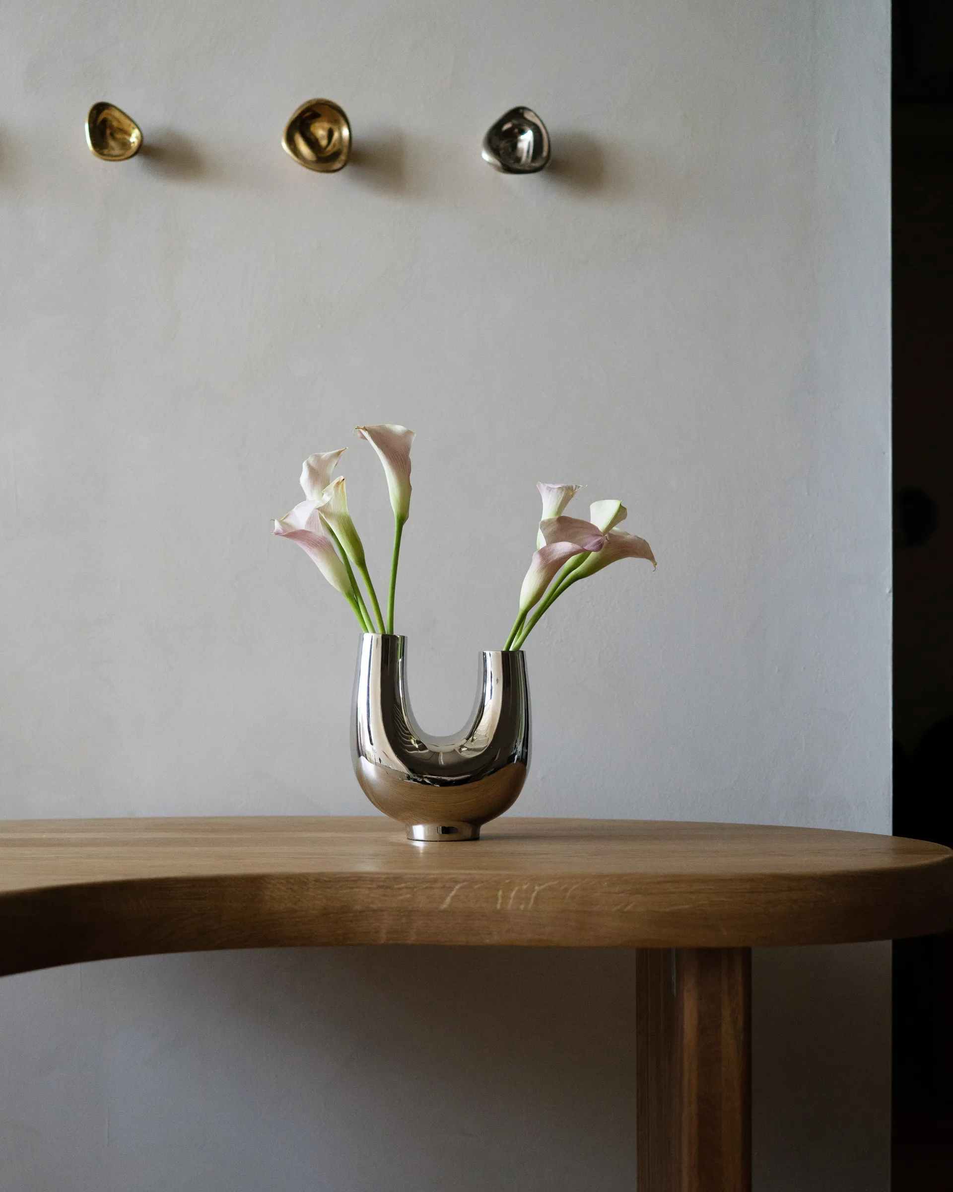 Kazumi vase, Nickel Hein Studio