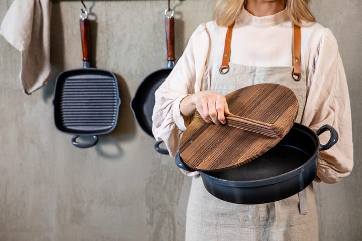 Cast iron casserole dish with wooden lid, Ø30 cm Heirol