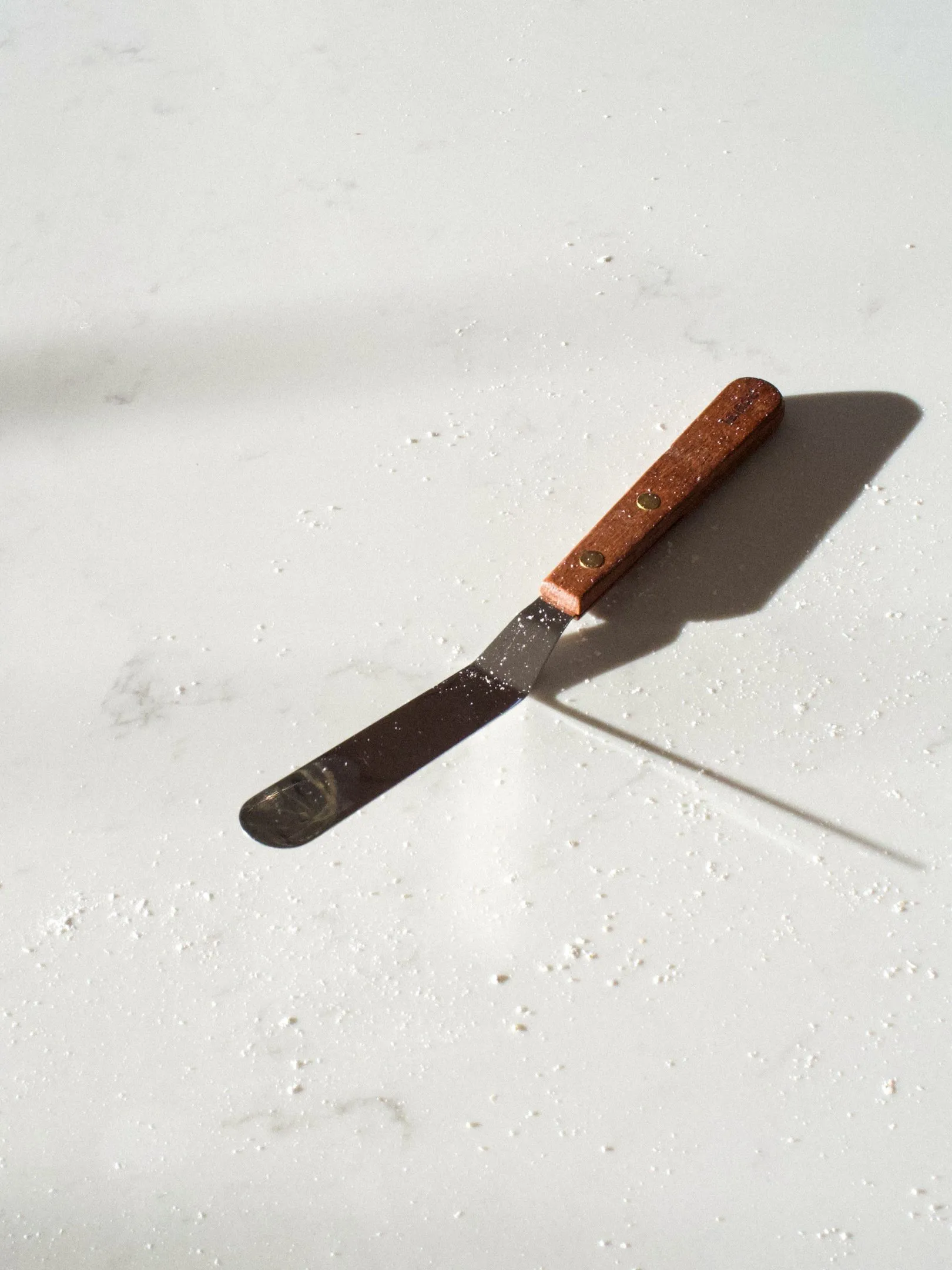 Palette knife with angled wooden handle, Rosewood-stainless steel Heirol