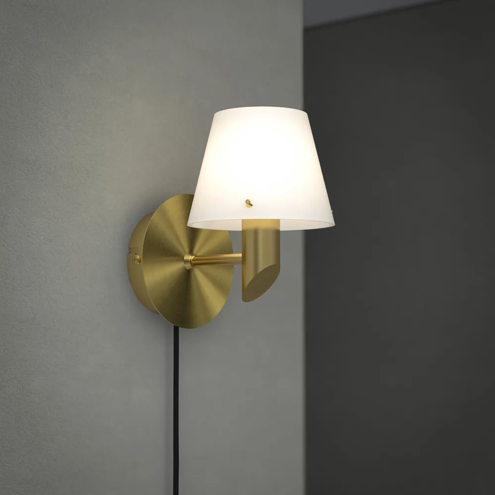 Gil wall lamp, Satin brass-opal glass Herstal