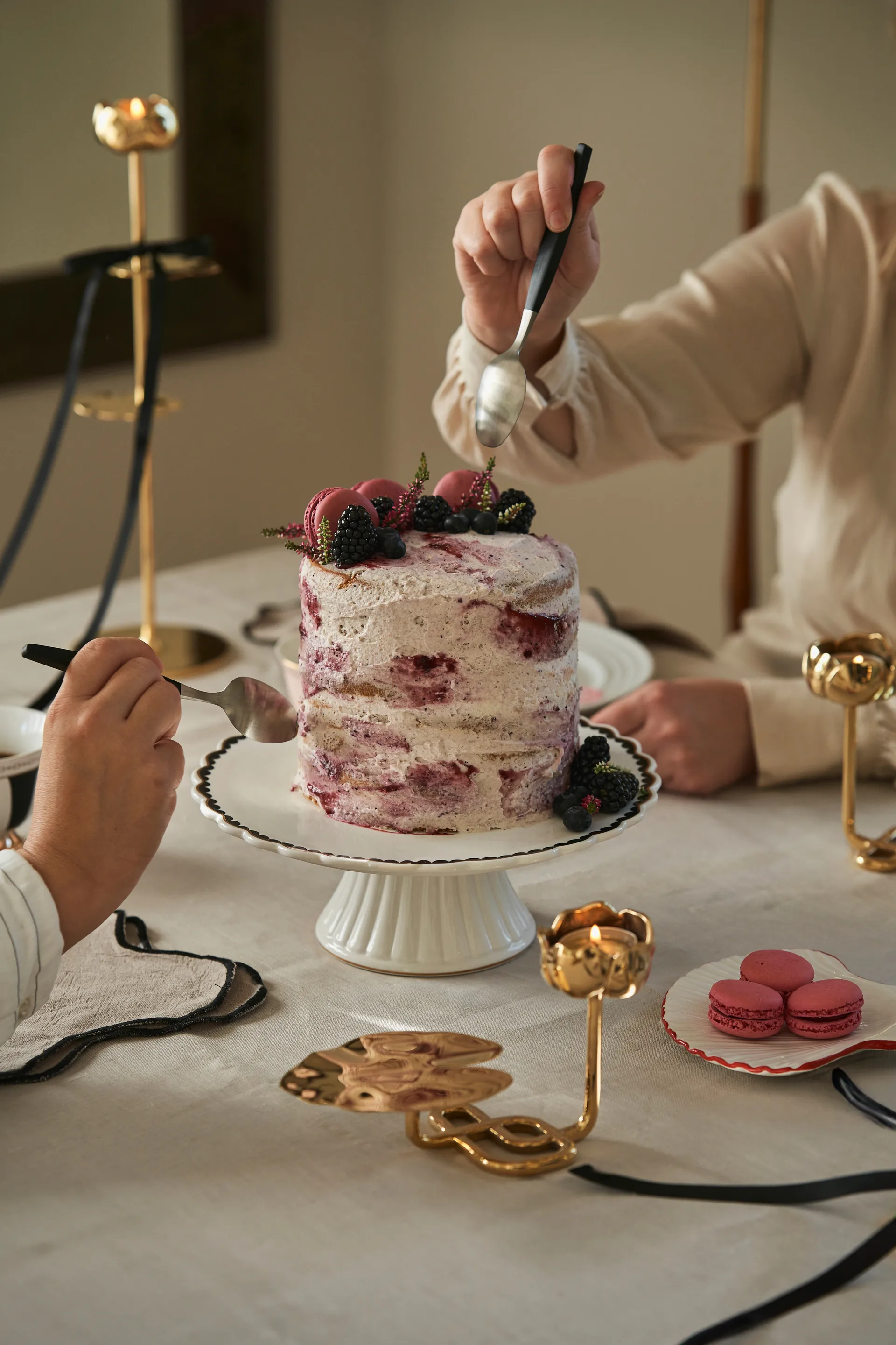 Lignano Sabbiadoro cake stand Ø26 cm, Black glossy Hilke Collection