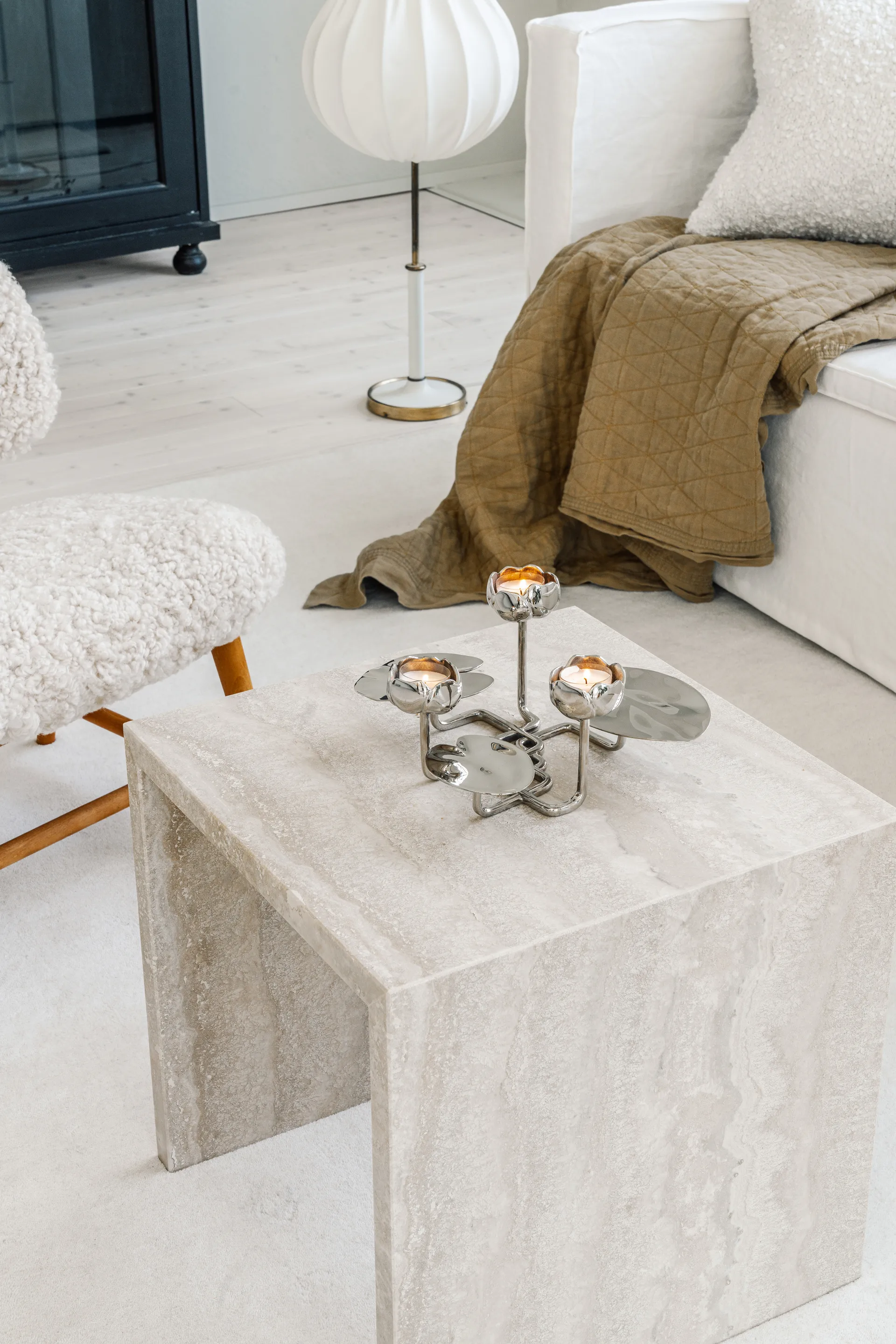 Ninfea grande candlestick, Nickel-plated brass Hilke Collection