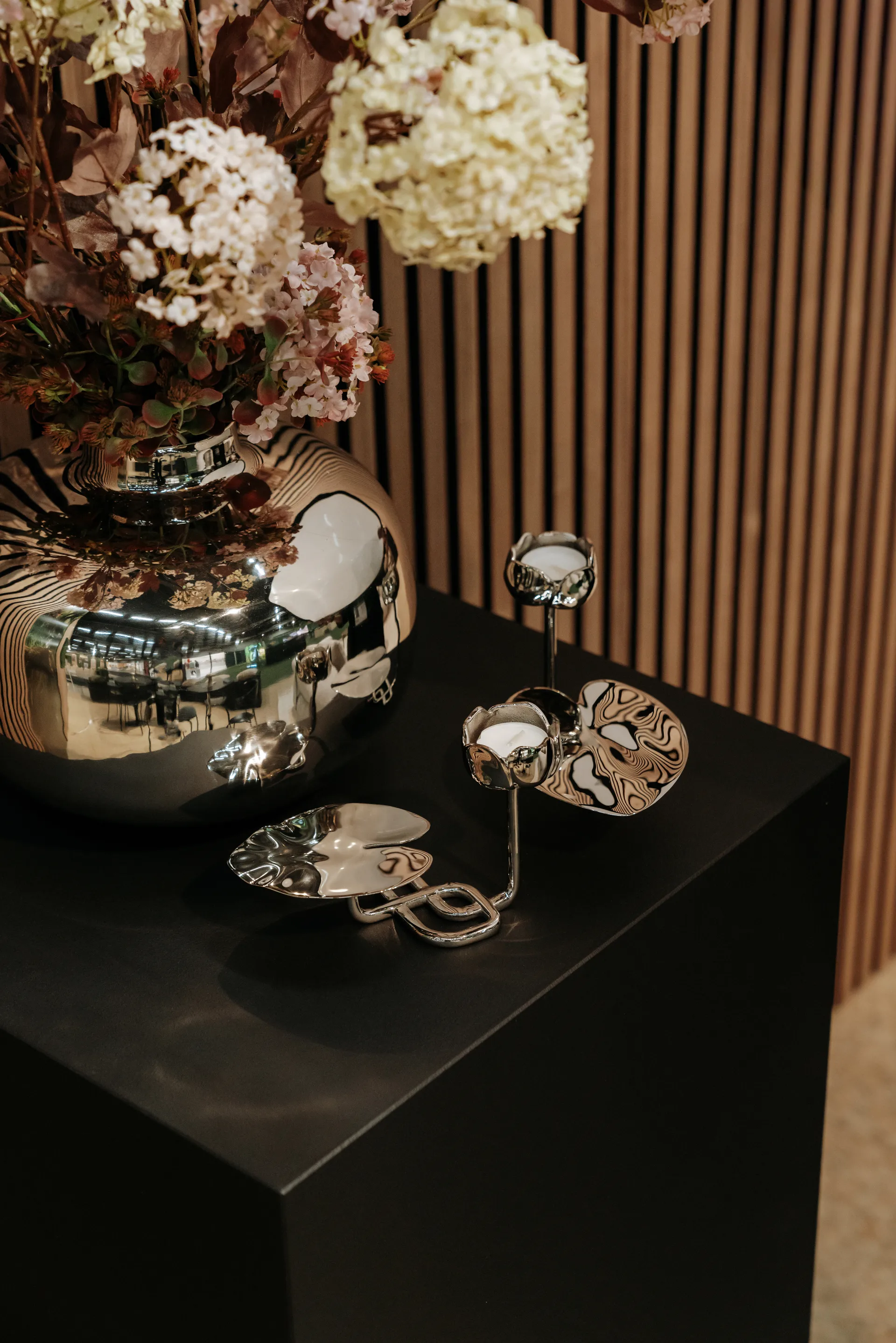 Ninfea No.2 candlestick, Nickel-plated brass Hilke Collection