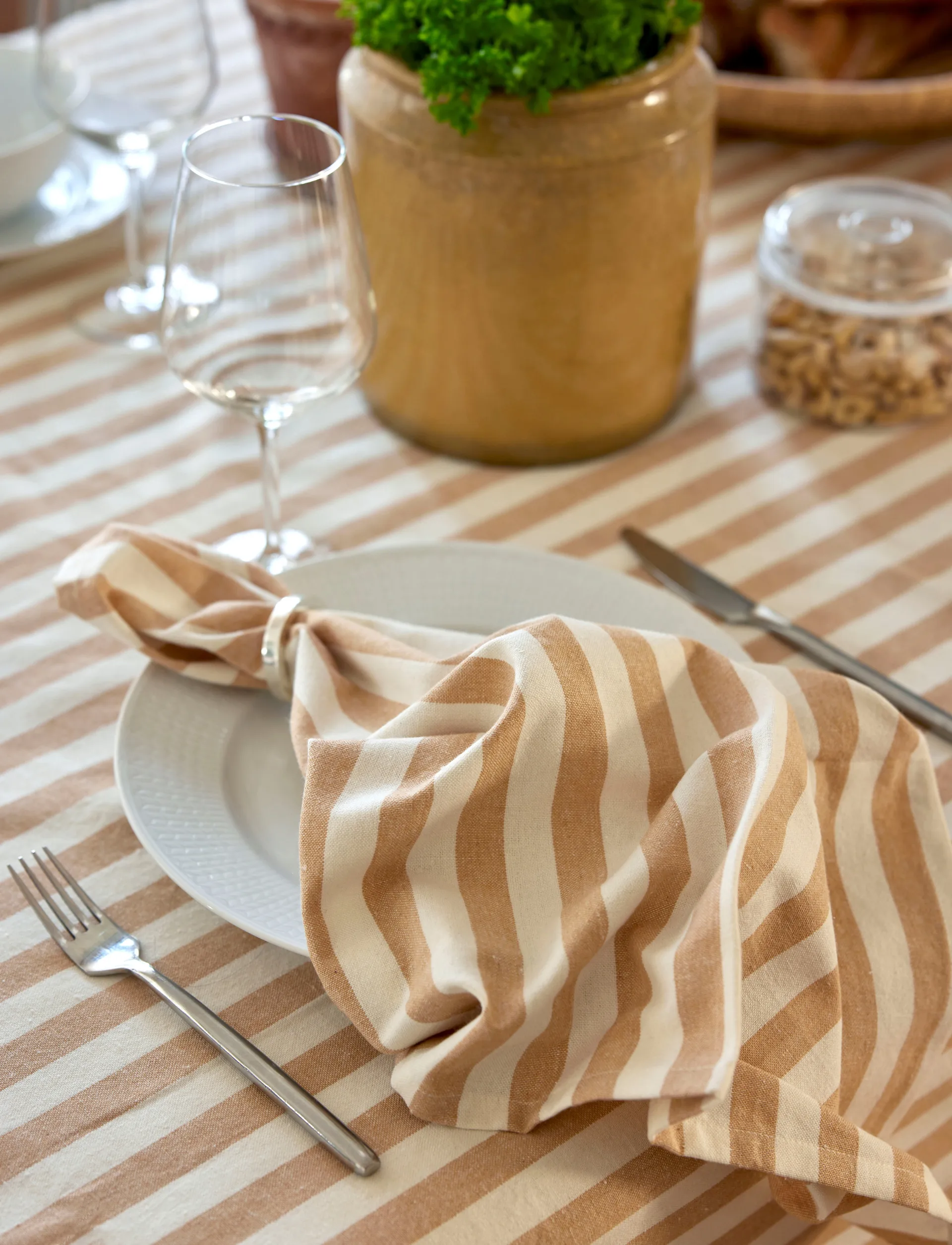 Bretagne tablecloth, Wheat, 145x250 cm Himla