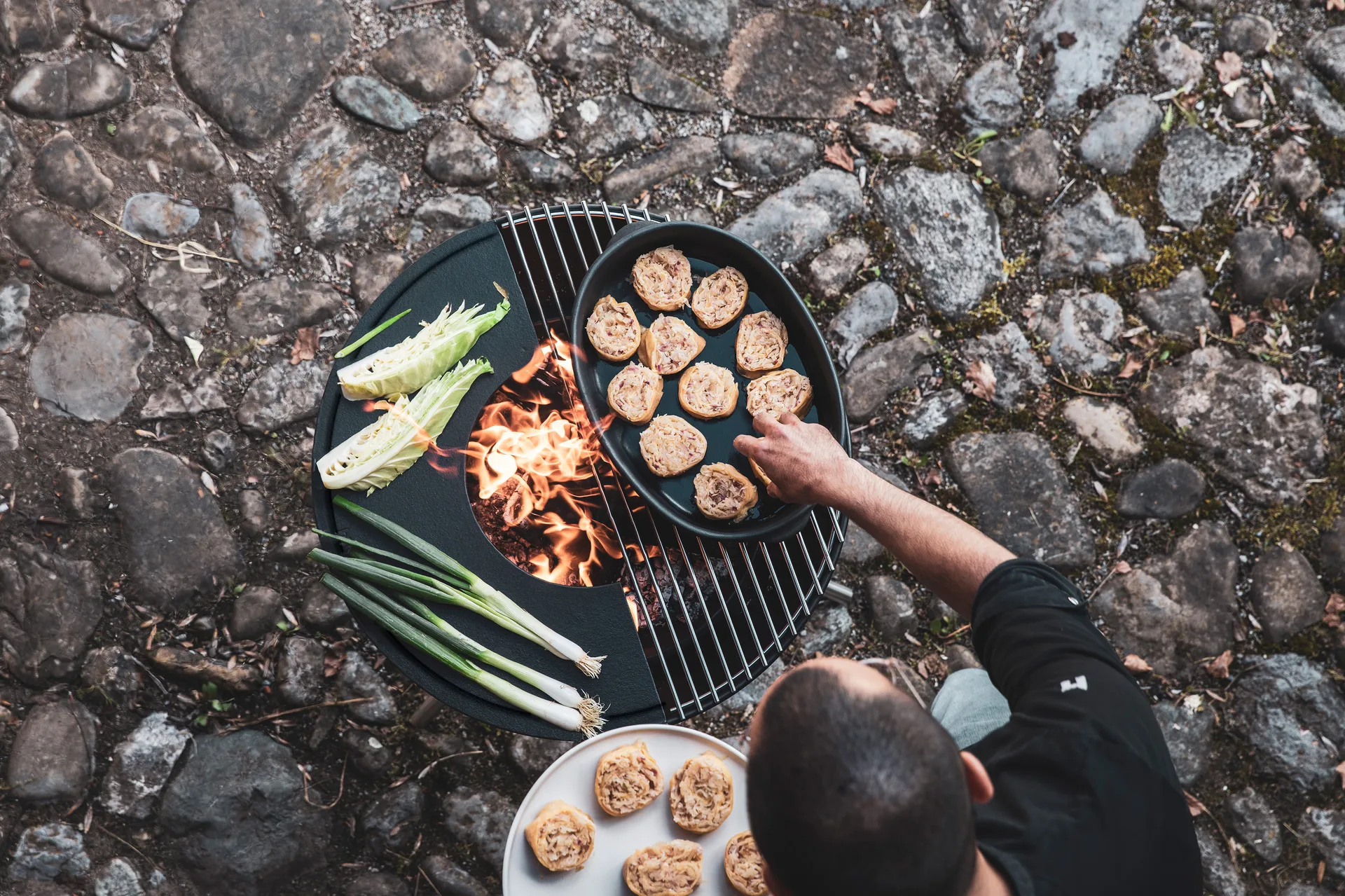 BOWL 57 fireplace, Black-silver, tripod stand Höfats