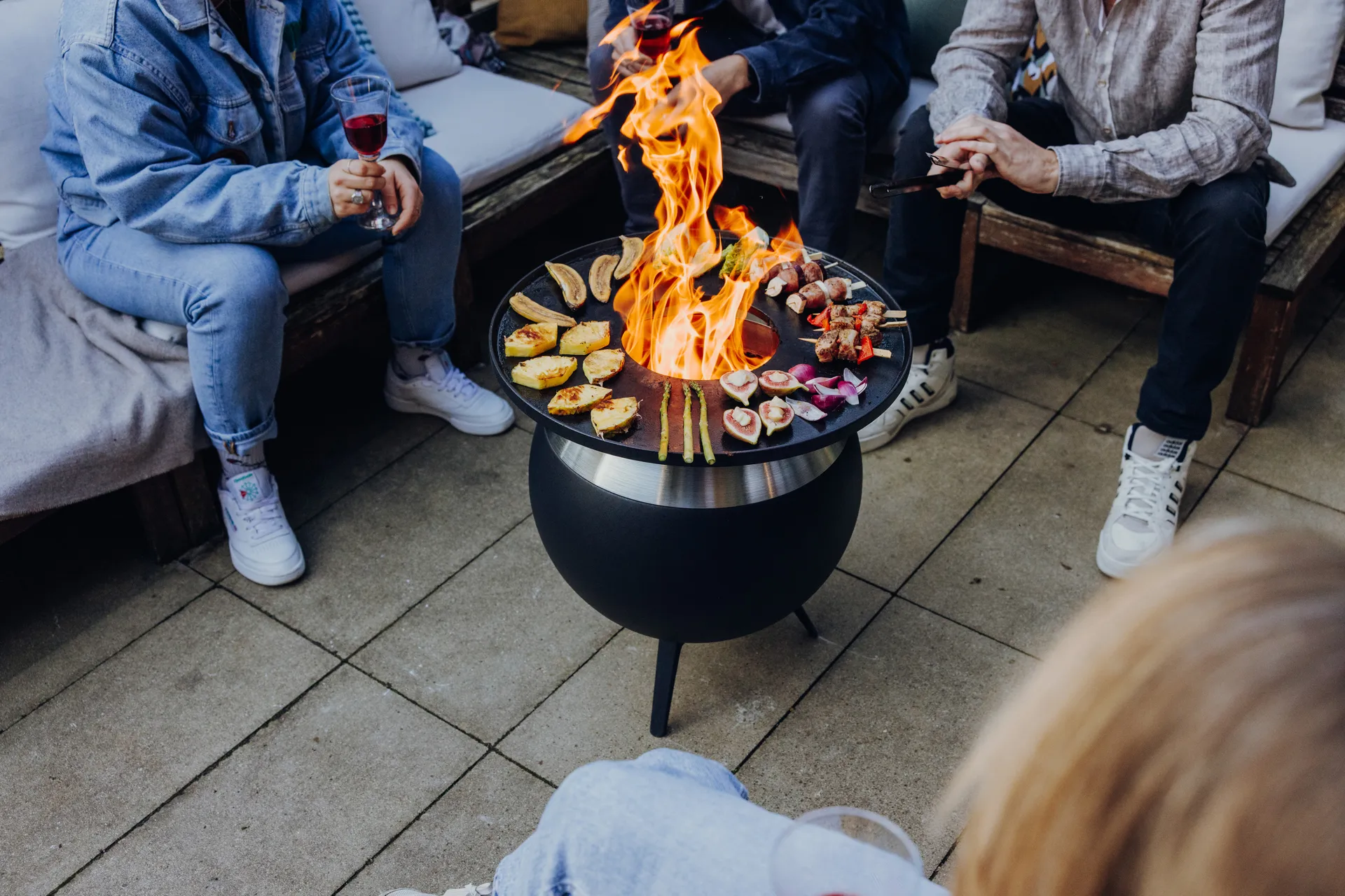 MOON 45 fireplace, Black-silver, low stand Höfats