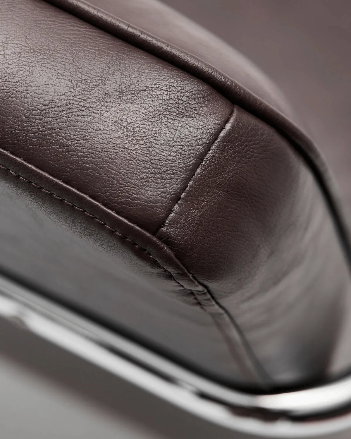 Comma lounge chair, Mulberry, chrome House Doctor