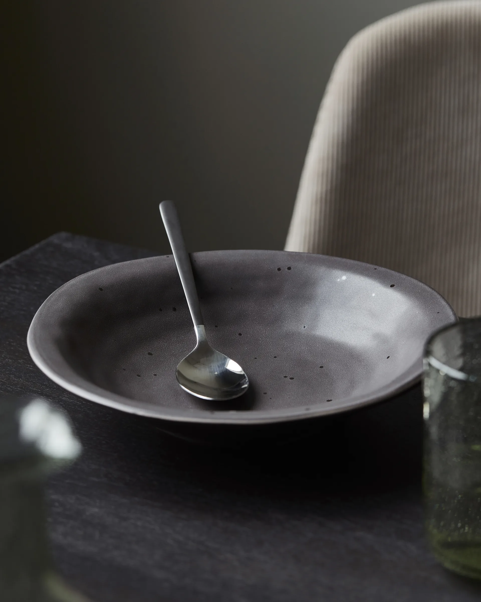 Rustic soup plate Ø25 cm, Dark grey House Doctor