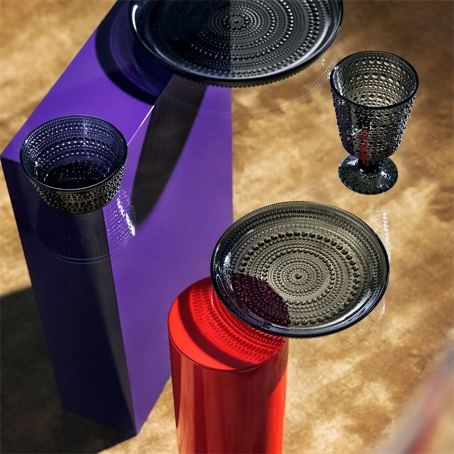 Kastehelmi plate small Ø24.8 cm, dark grey Iittala