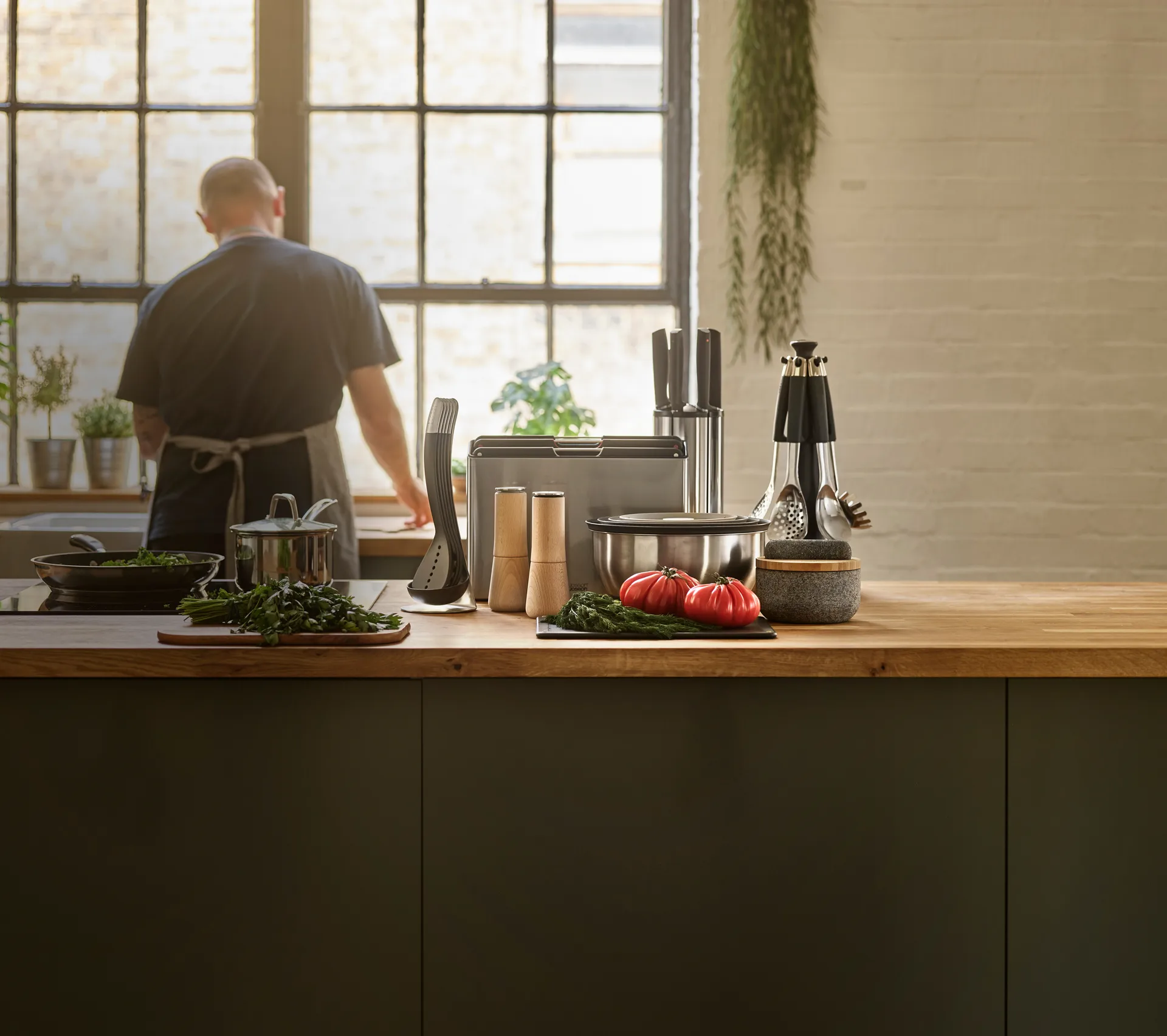 Milltop No-Spill Pepper Mill 19 cm, Beech Joseph Joseph