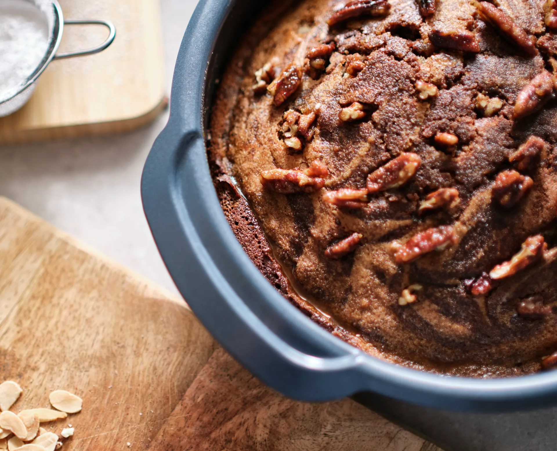 Nest Bake round baking pan 23 cm, Blue Joseph Joseph