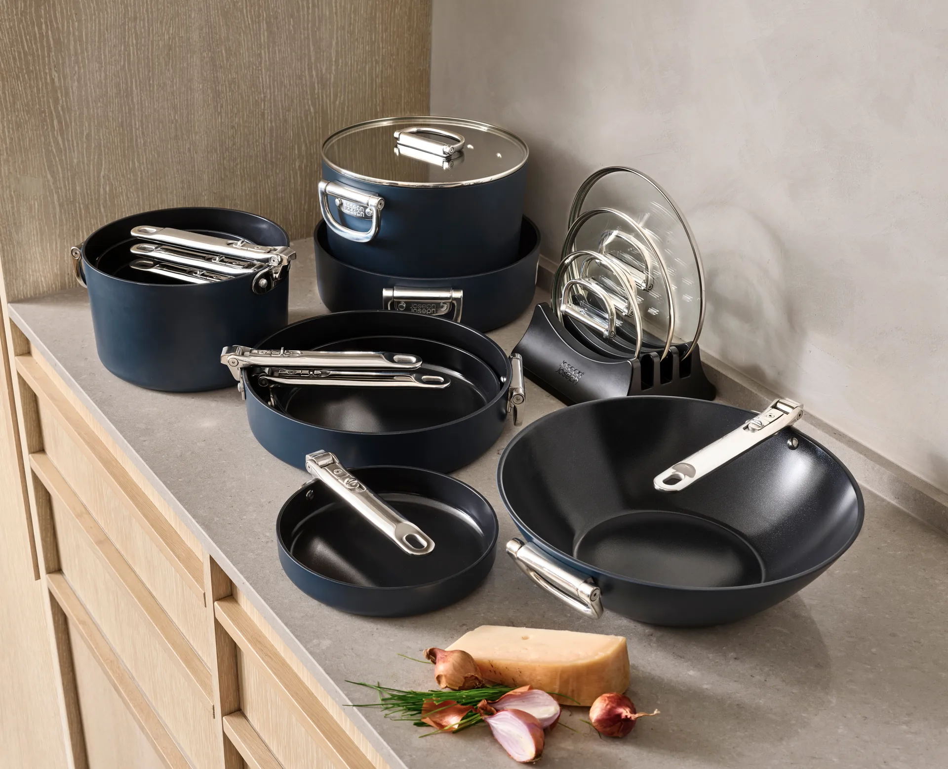 Space non-stick saucepan with lid Ø15 cm, Blue Joseph Joseph