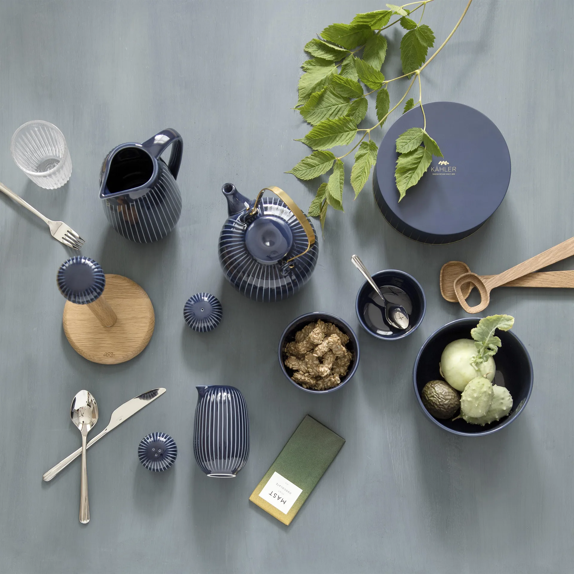 Hammershøi kitchen paper roll holder, indigo Kähler