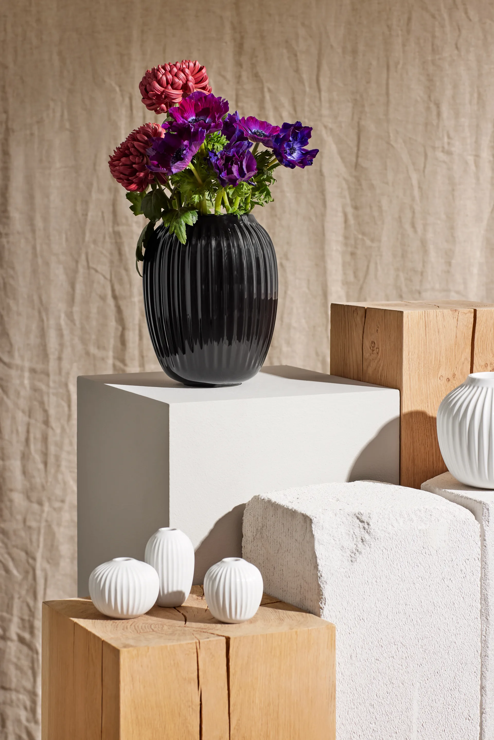 Hammershøi vase medium, Black Kähler