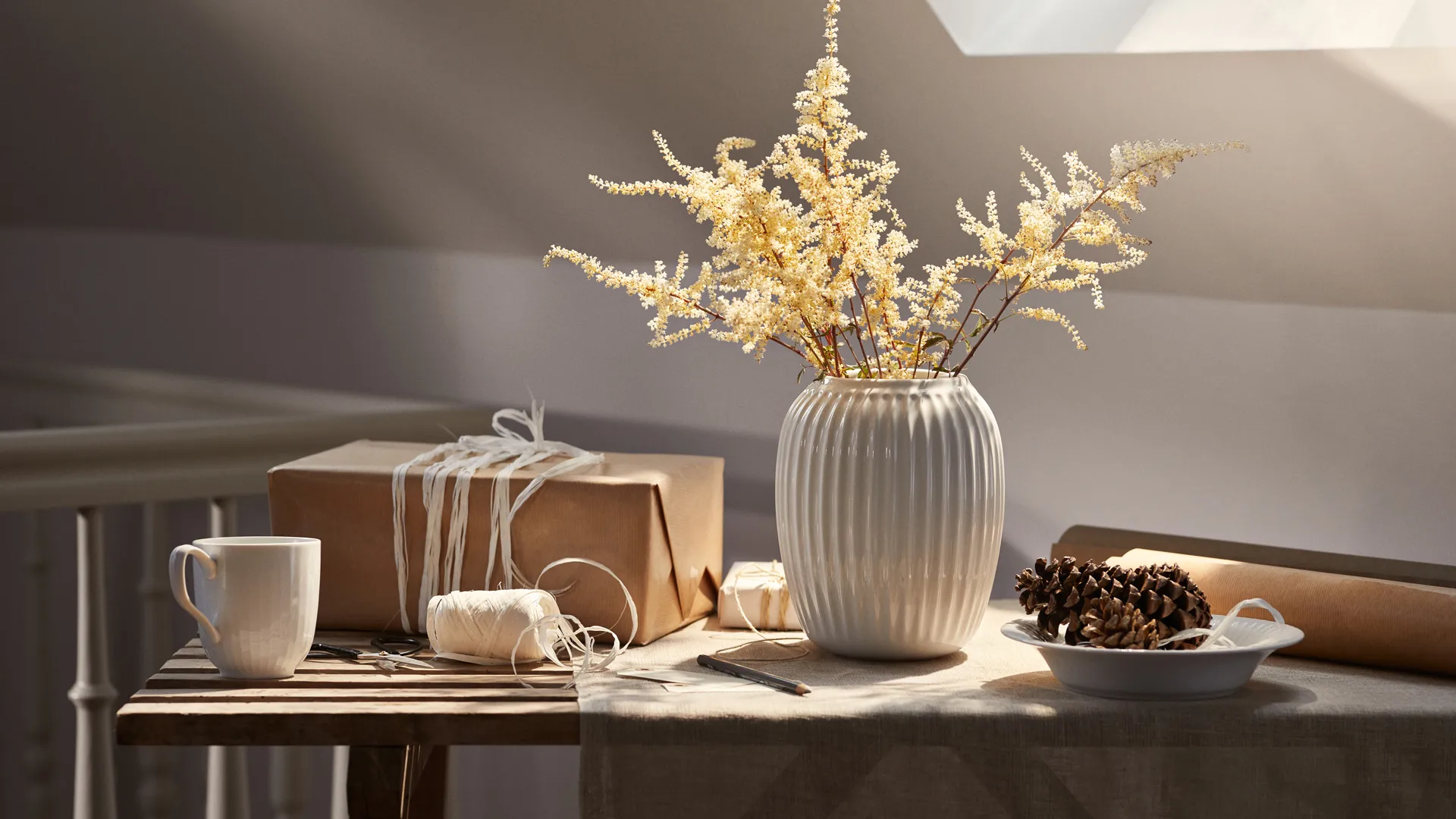 Hammershøi vase medium, white Kähler